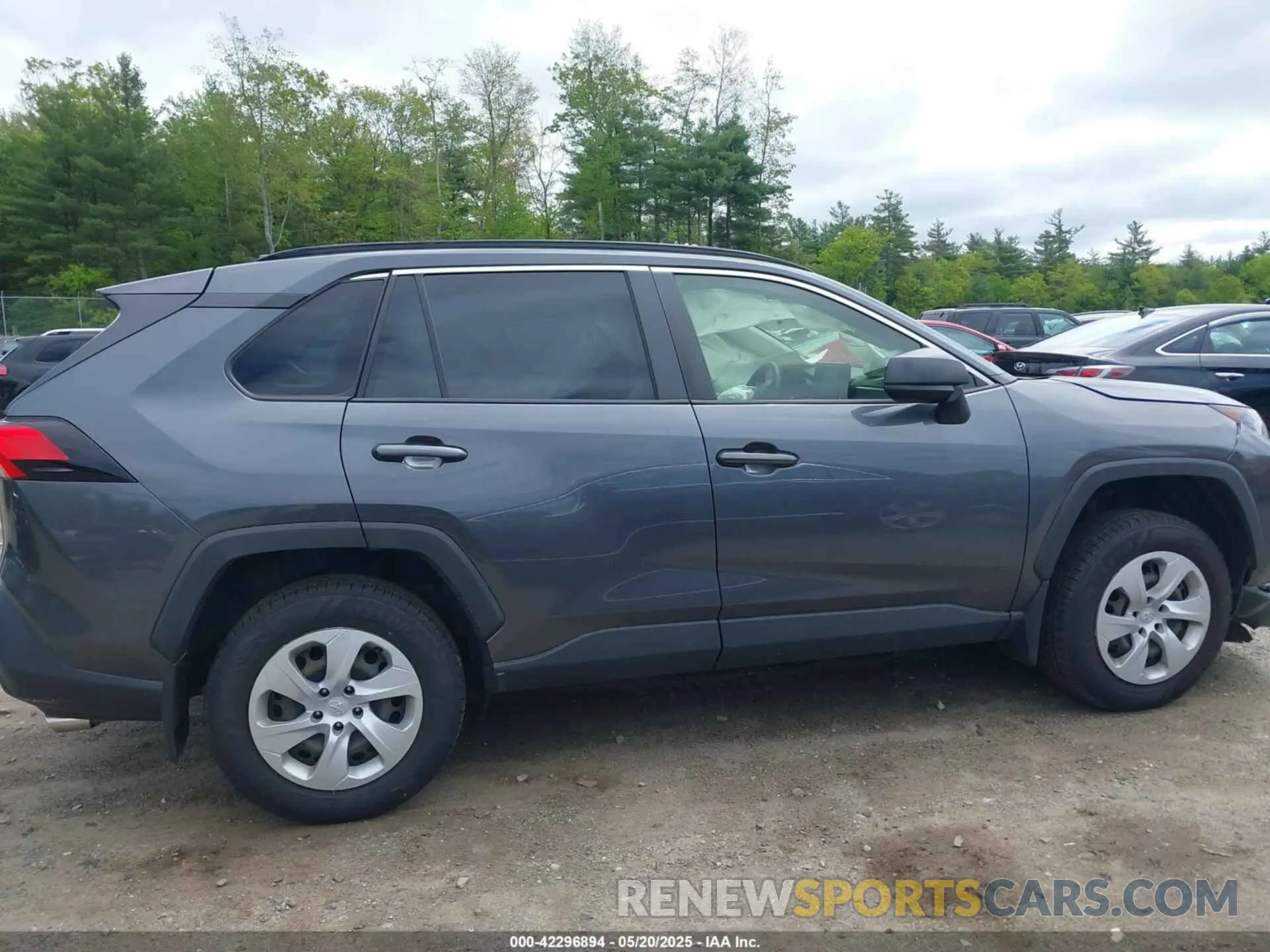 14 Photograph of a damaged car JTMF1RFV3KD033374 TOYOTA RAV4 2019