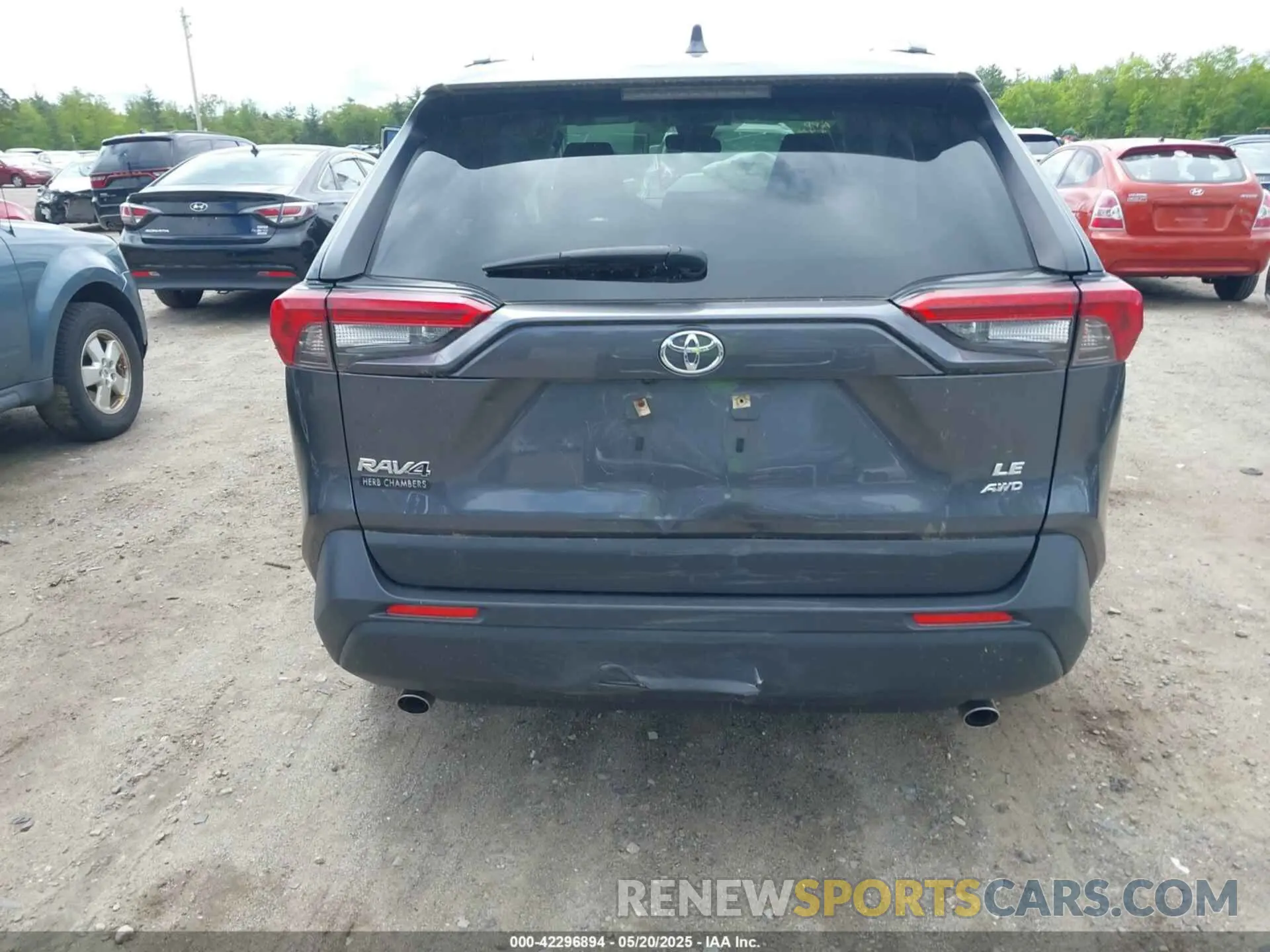 17 Photograph of a damaged car JTMF1RFV3KD033374 TOYOTA RAV4 2019