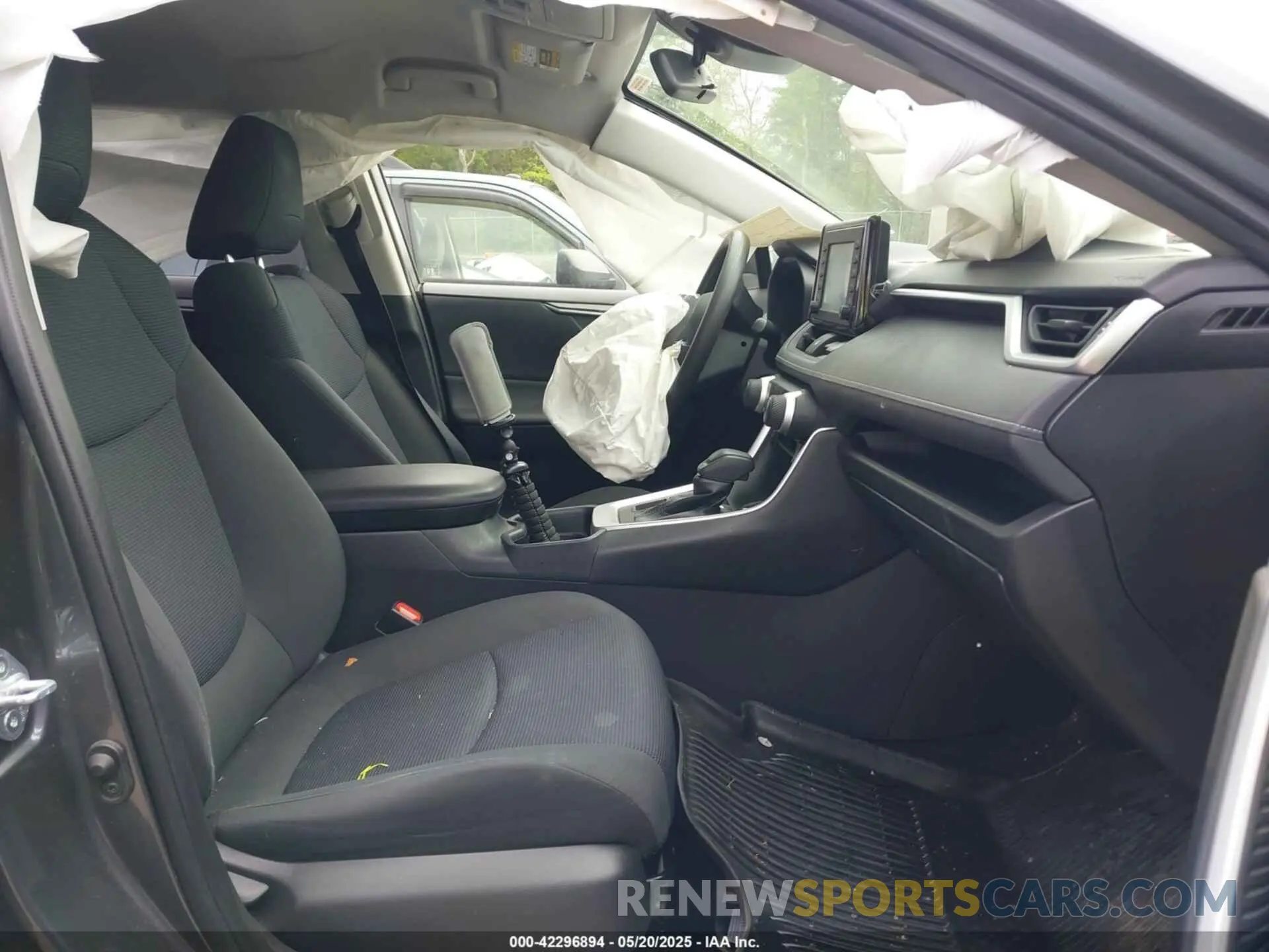 5 Photograph of a damaged car JTMF1RFV3KD033374 TOYOTA RAV4 2019
