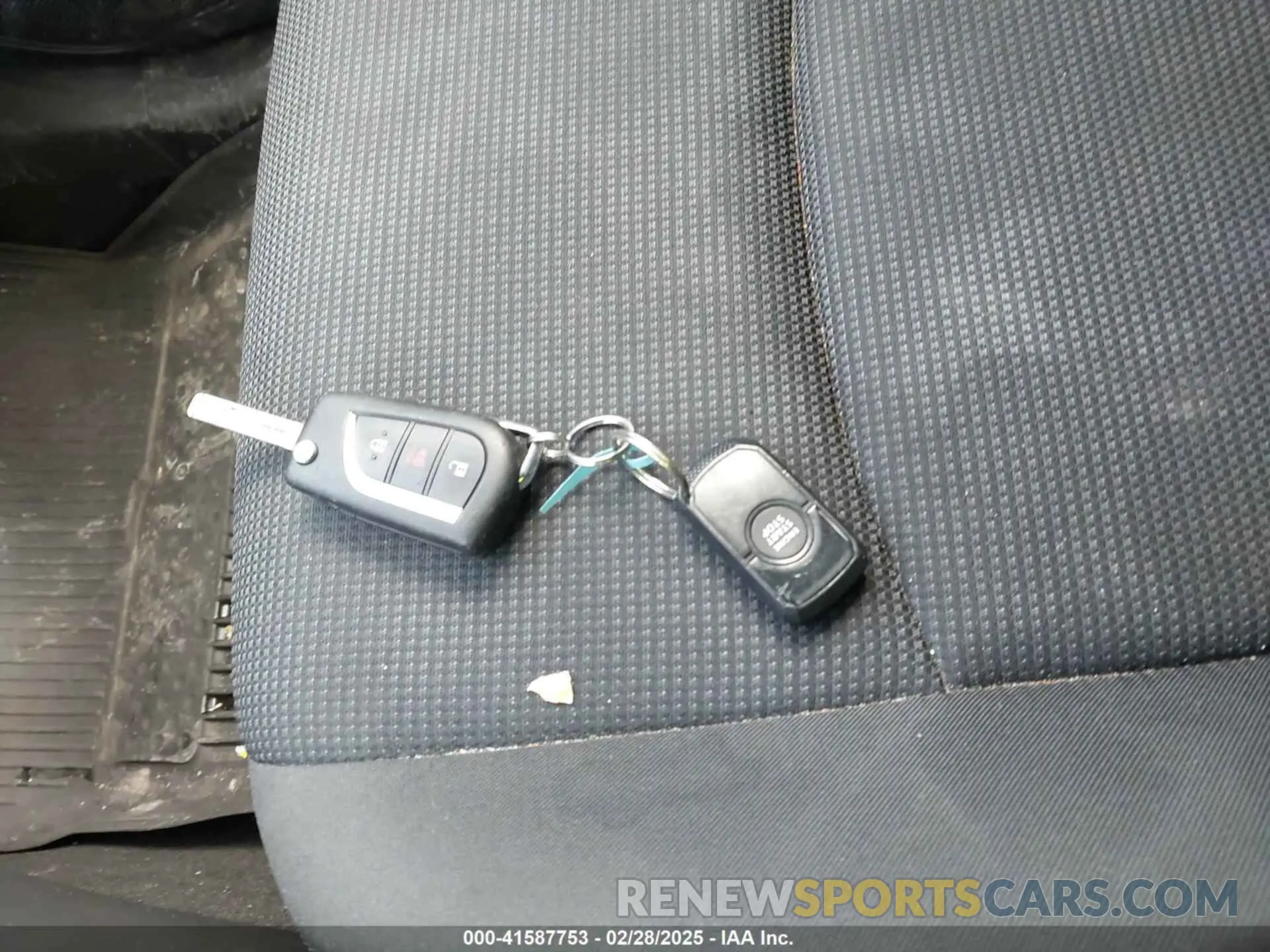 11 Photograph of a damaged car JTMF1RFV3KD035917 TOYOTA RAV4 2019