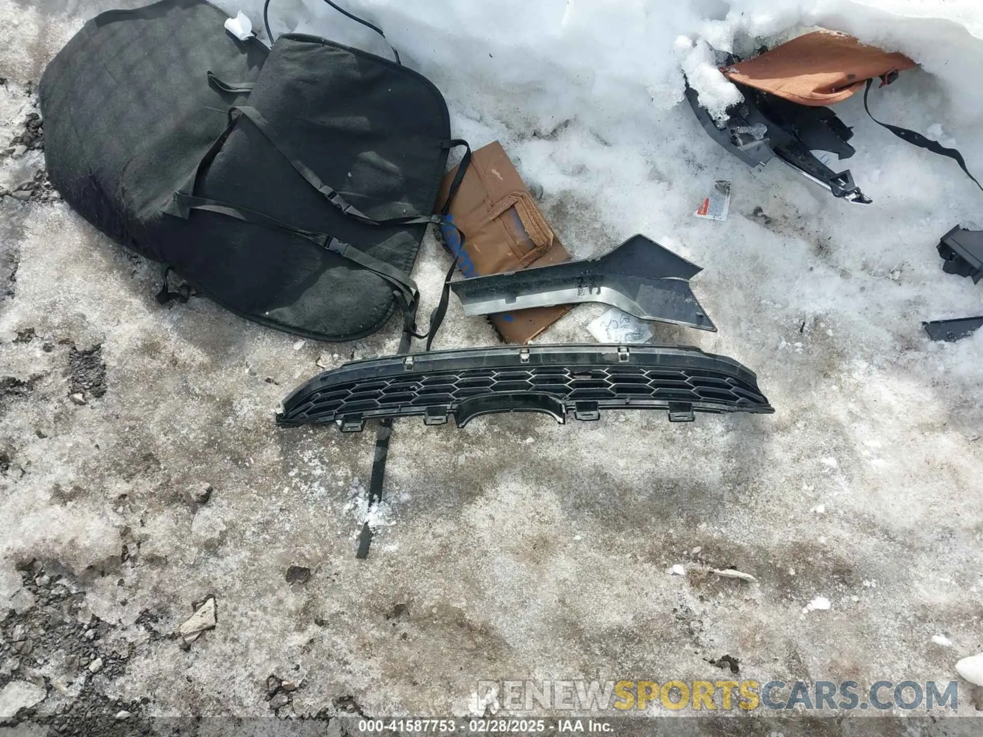 12 Photograph of a damaged car JTMF1RFV3KD035917 TOYOTA RAV4 2019