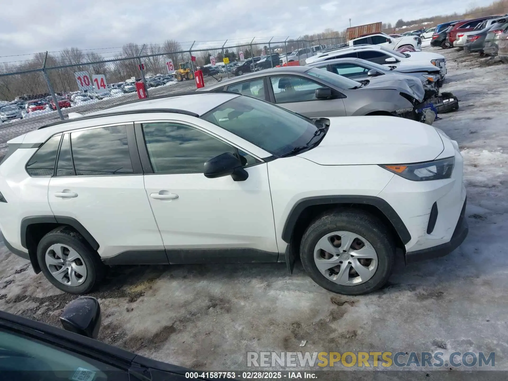 14 Photograph of a damaged car JTMF1RFV3KD035917 TOYOTA RAV4 2019
