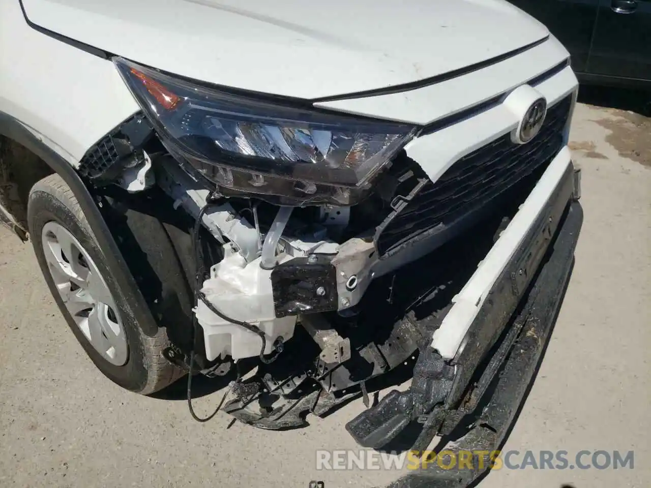 9 Photograph of a damaged car JTMF1RFV3KD043256 TOYOTA RAV4 2019