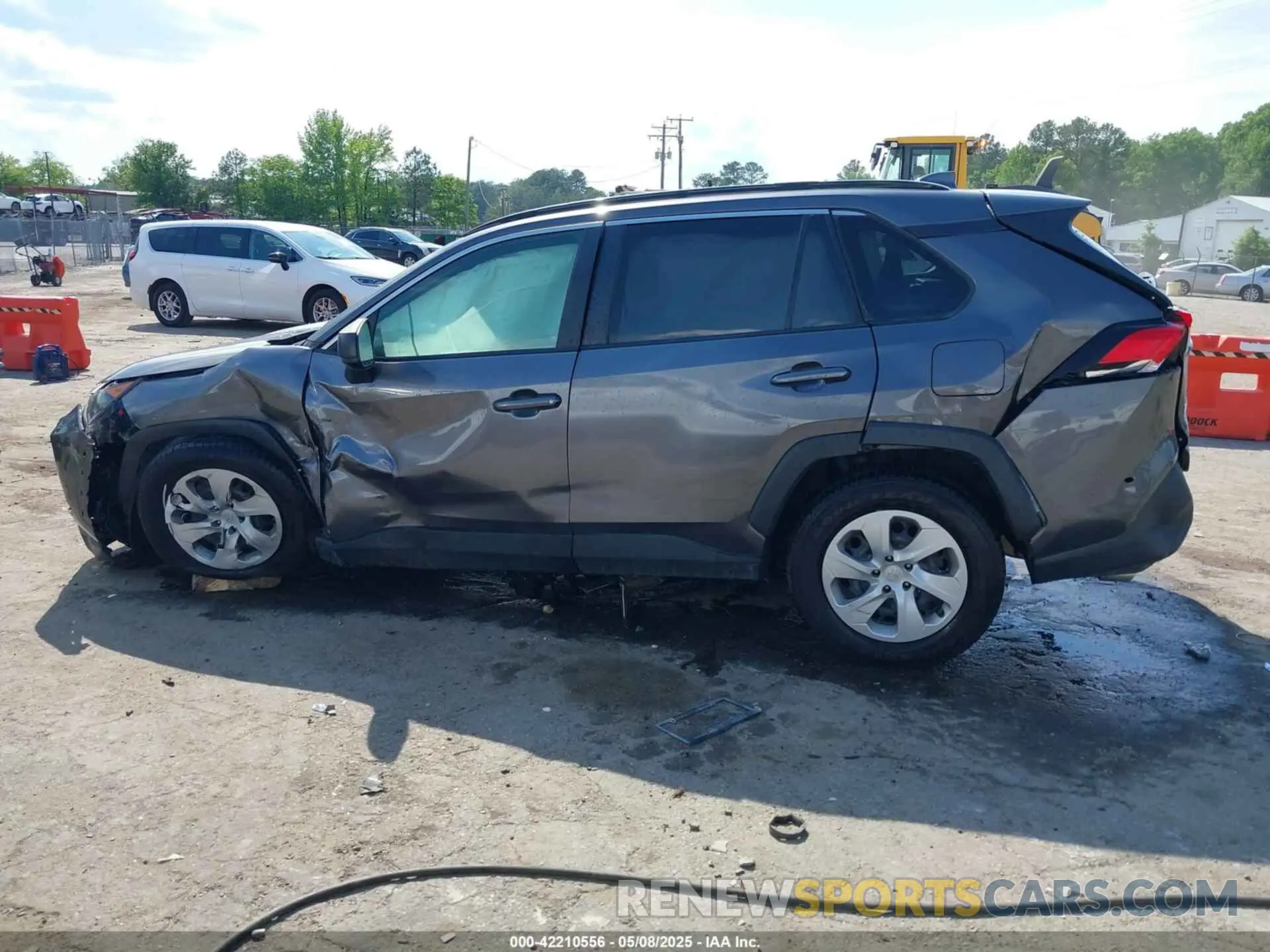 14 Photograph of a damaged car JTMF1RFV3KJ002983 TOYOTA RAV4 2019