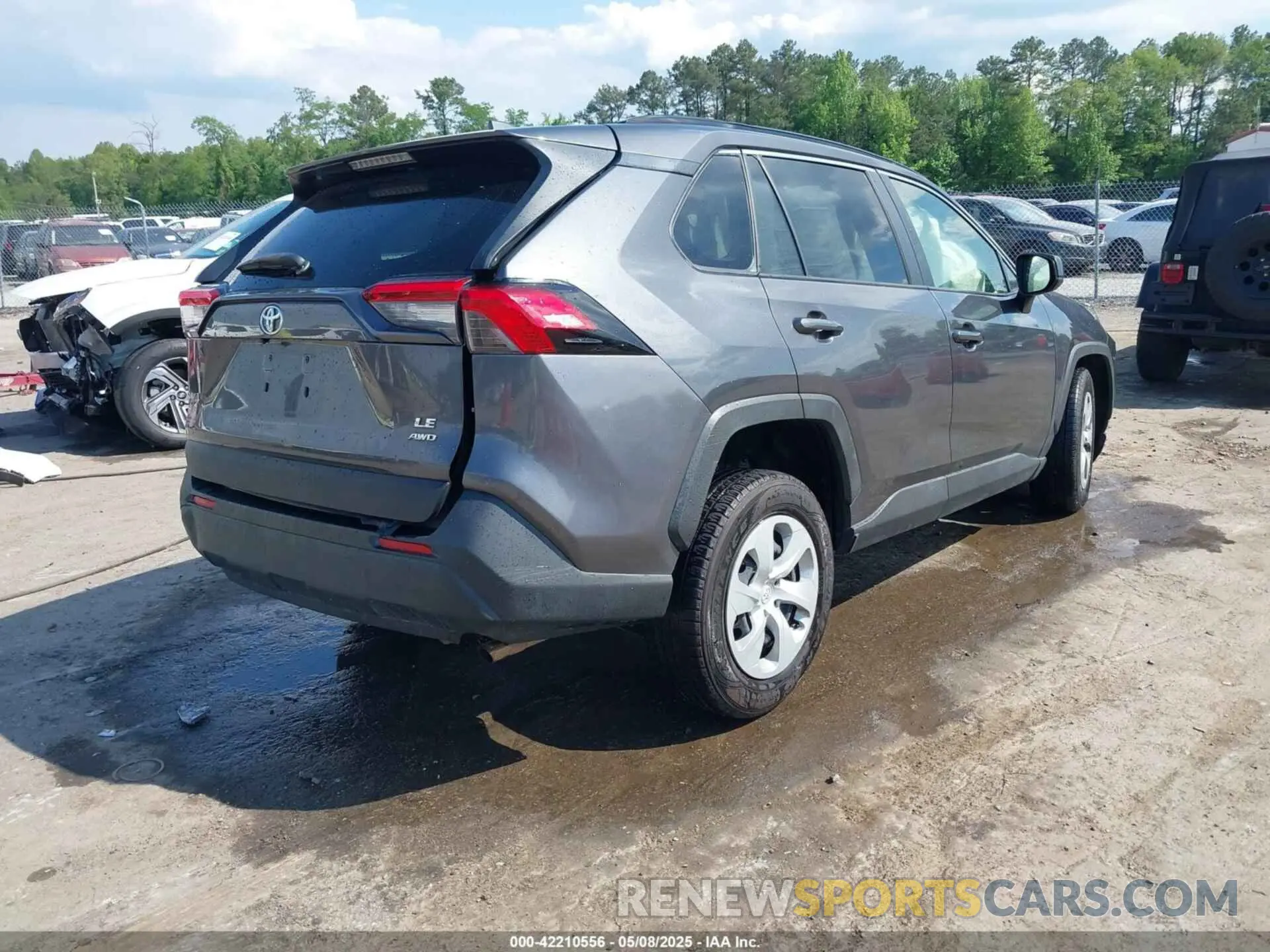4 Photograph of a damaged car JTMF1RFV3KJ002983 TOYOTA RAV4 2019