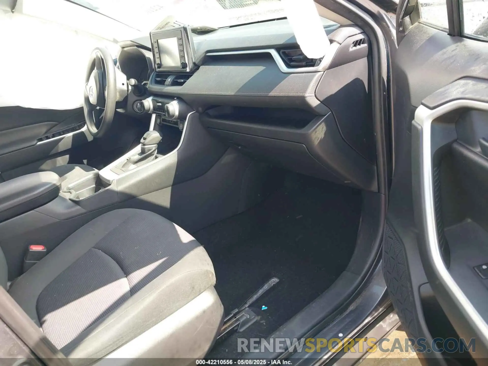 5 Photograph of a damaged car JTMF1RFV3KJ002983 TOYOTA RAV4 2019