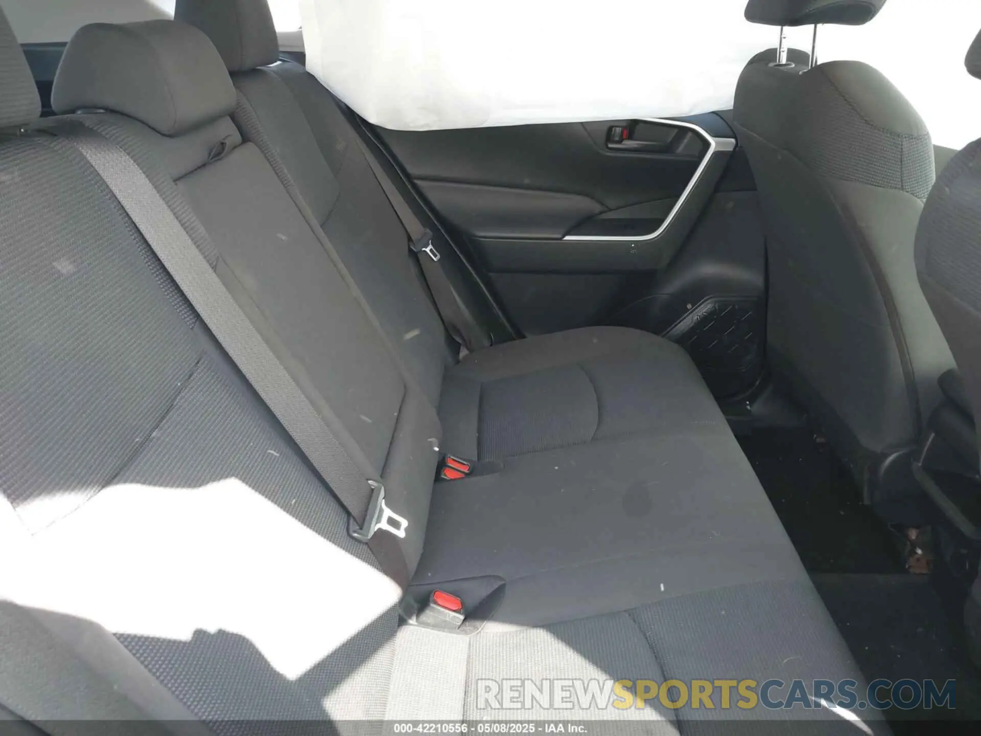 8 Photograph of a damaged car JTMF1RFV3KJ002983 TOYOTA RAV4 2019