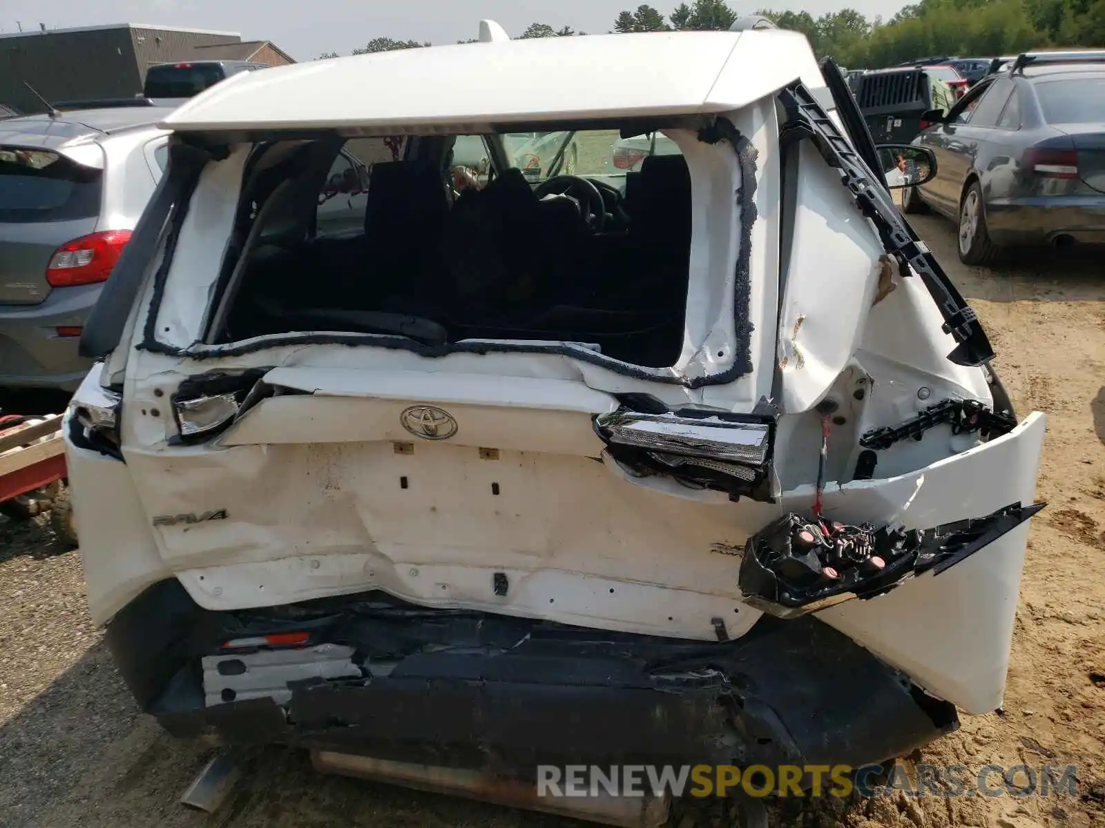 9 Photograph of a damaged car JTMF1RFV3KJ010503 TOYOTA RAV4 2019