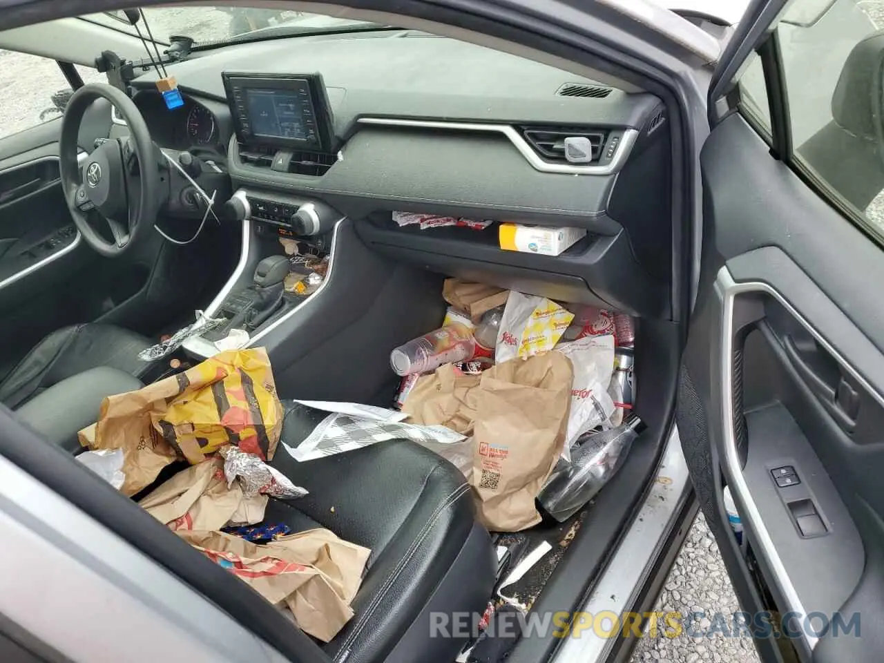 8 Photograph of a damaged car JTMF1RFV4KD027177 TOYOTA RAV4 2019