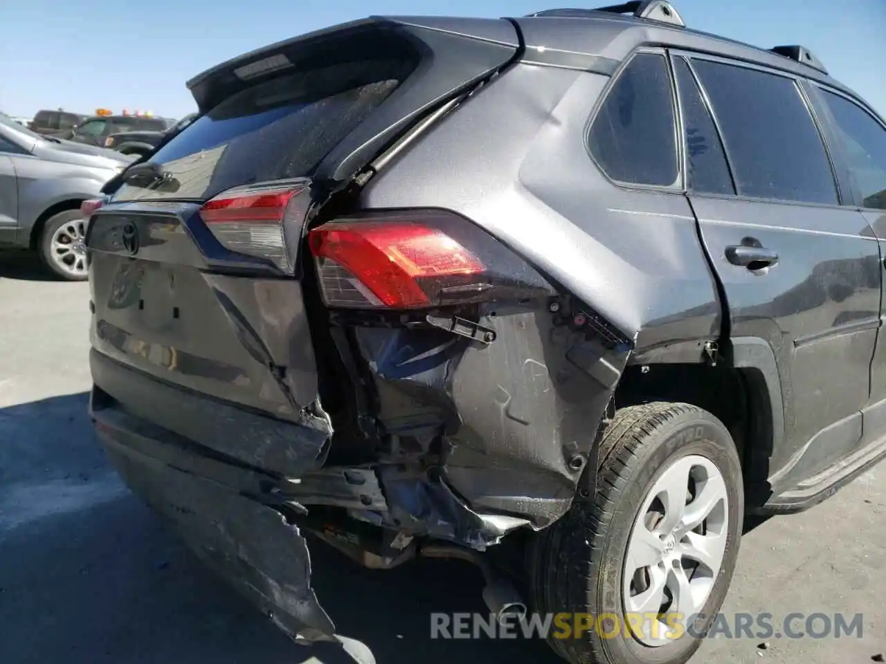 9 Photograph of a damaged car JTMF1RFV5KJ004153 TOYOTA RAV4 2019