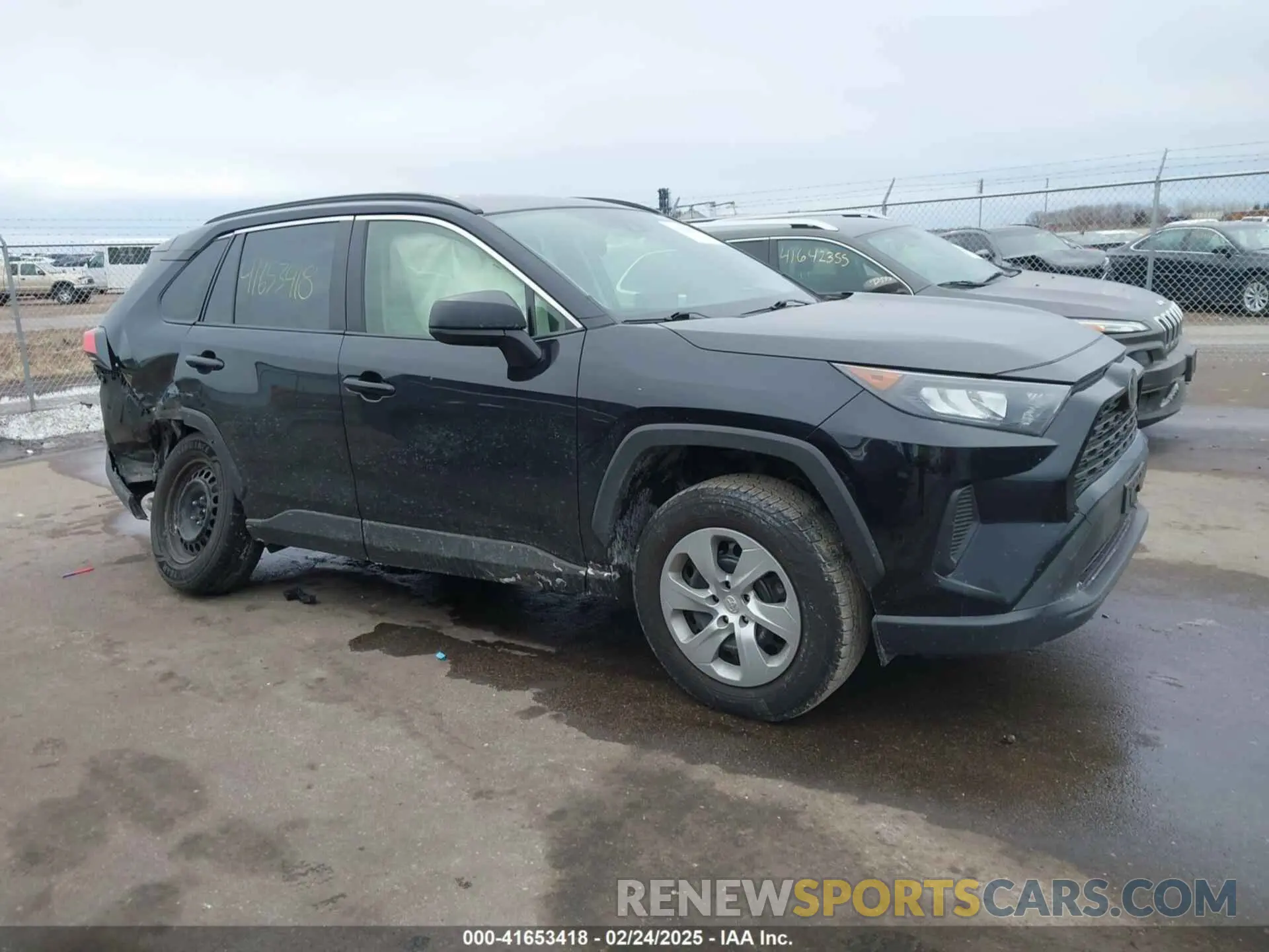 14 Photograph of a damaged car JTMF1RFV5KJ011541 TOYOTA RAV4 2019