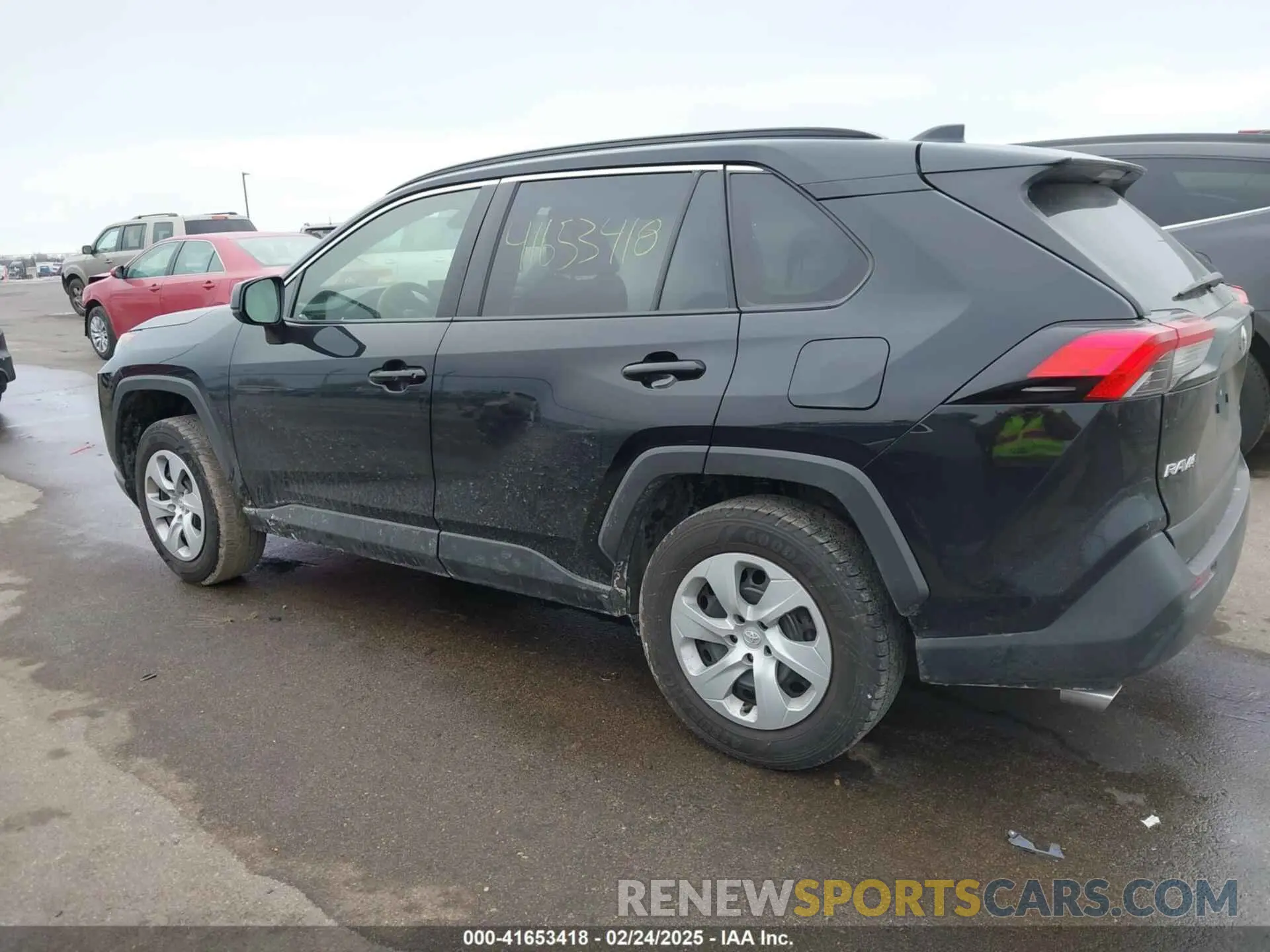15 Photograph of a damaged car JTMF1RFV5KJ011541 TOYOTA RAV4 2019
