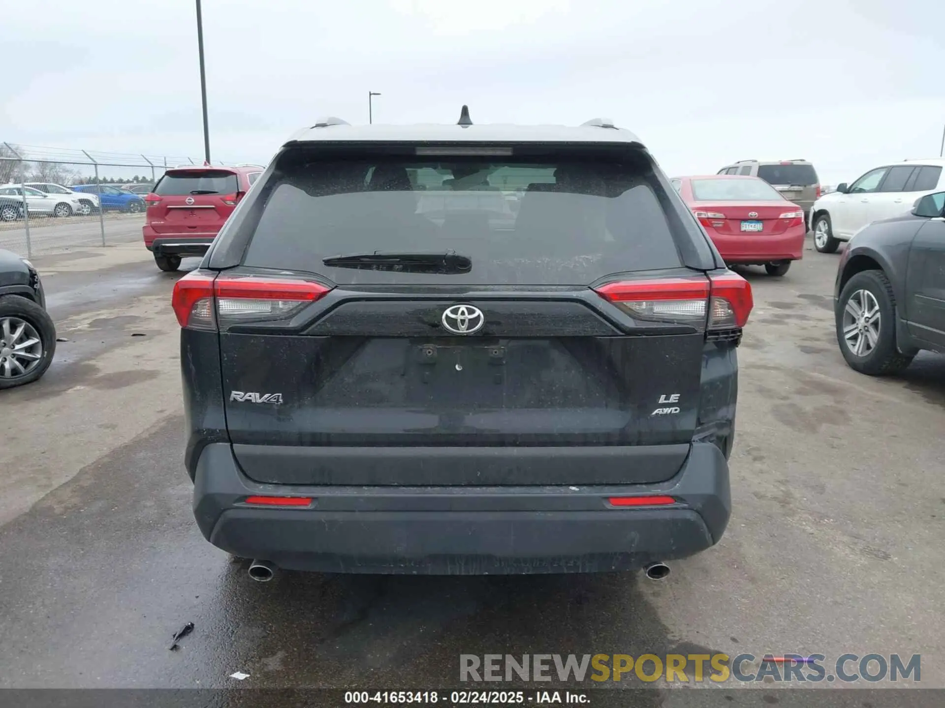 17 Photograph of a damaged car JTMF1RFV5KJ011541 TOYOTA RAV4 2019