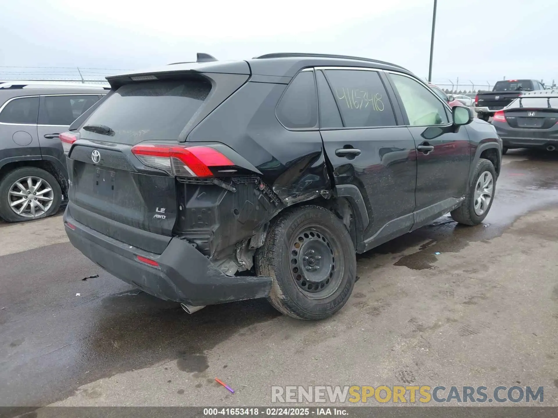 4 Photograph of a damaged car JTMF1RFV5KJ011541 TOYOTA RAV4 2019