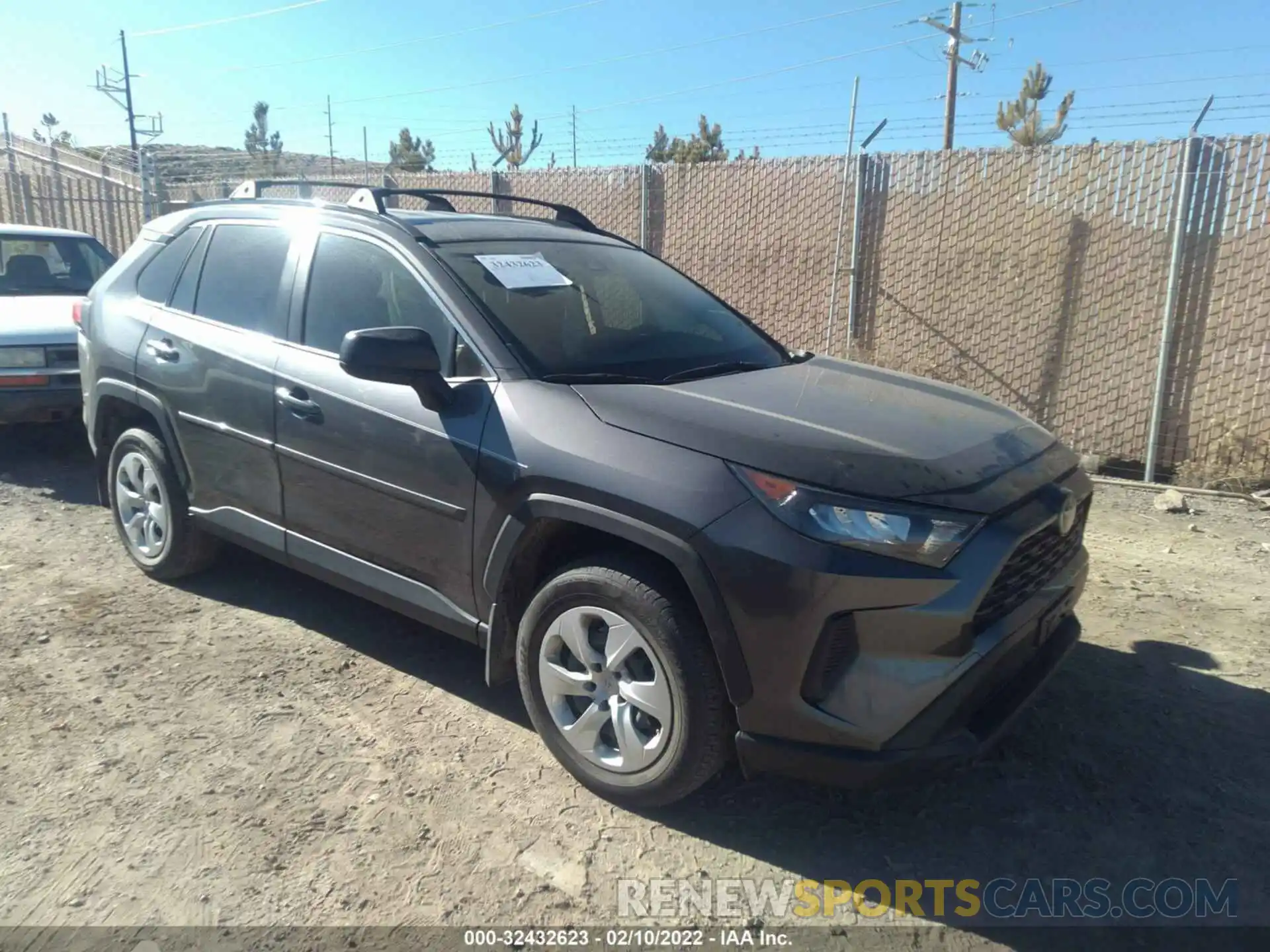 1 Photograph of a damaged car JTMF1RFV6KJ013198 TOYOTA RAV4 2019