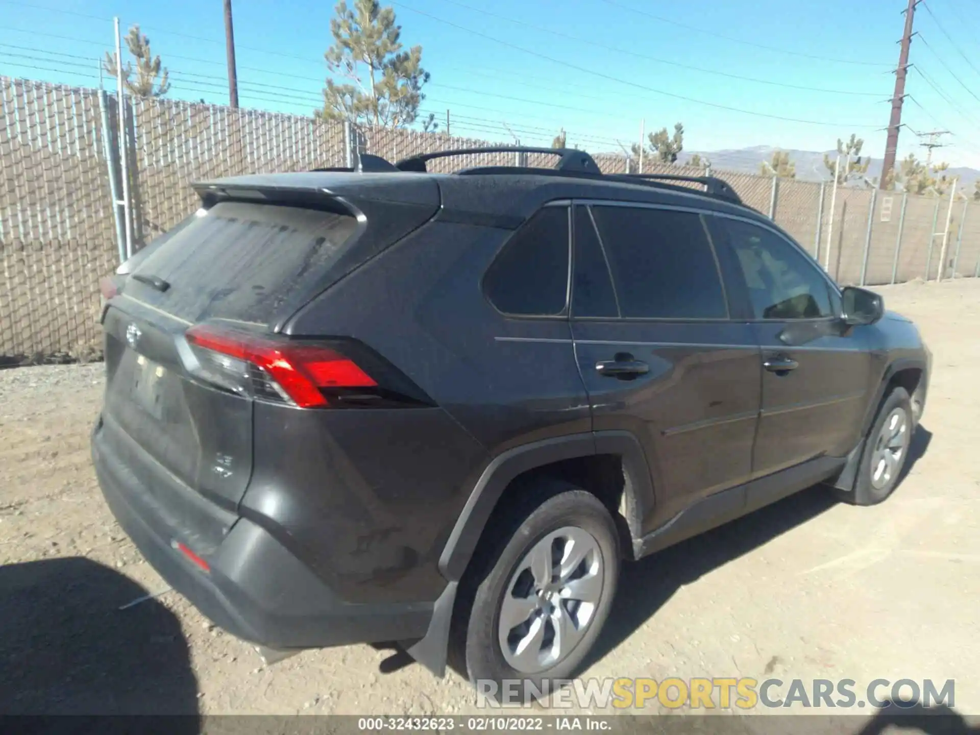 4 Photograph of a damaged car JTMF1RFV6KJ013198 TOYOTA RAV4 2019