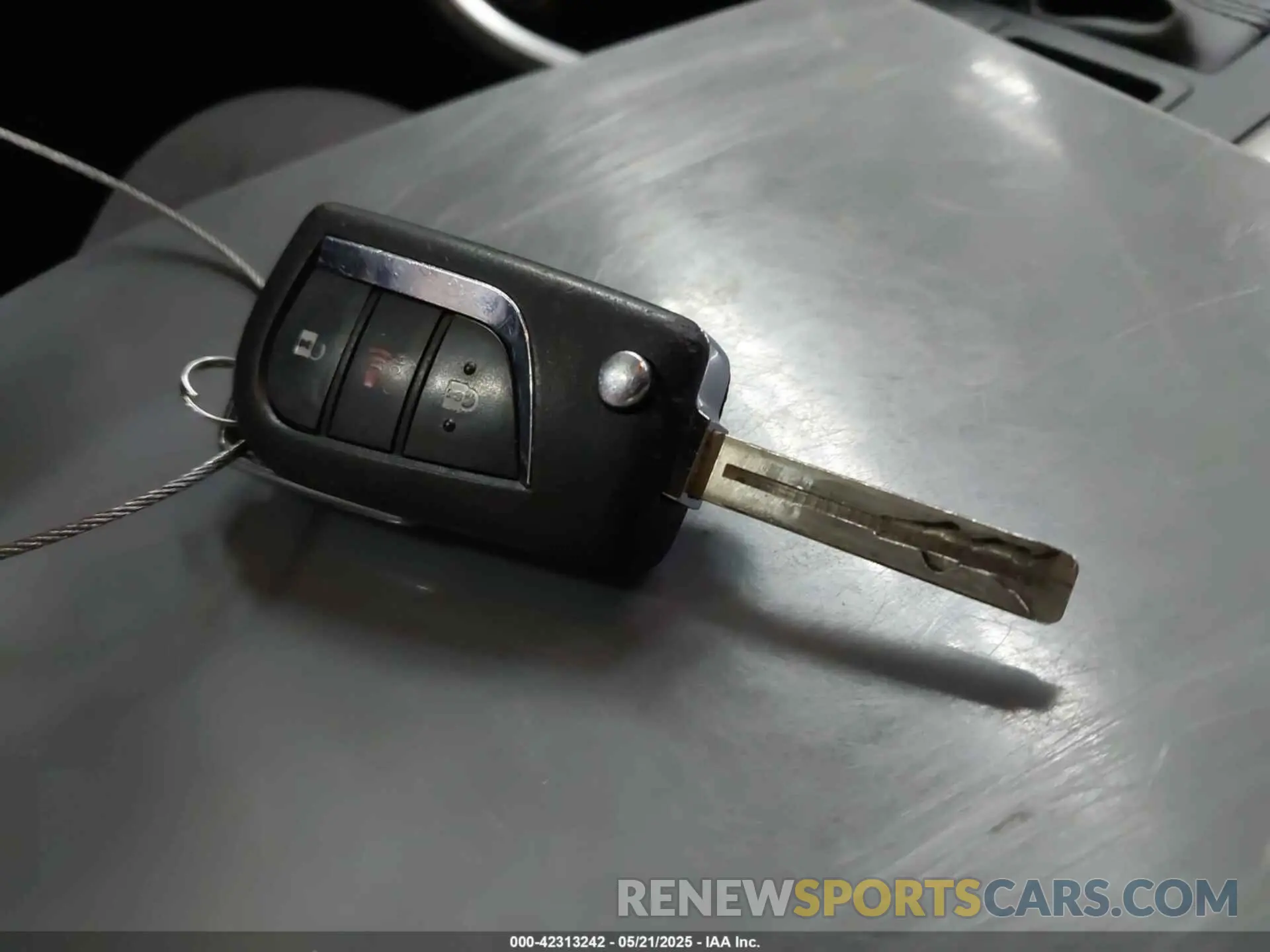 11 Photograph of a damaged car JTMF1RFV7KD043650 TOYOTA RAV4 2019