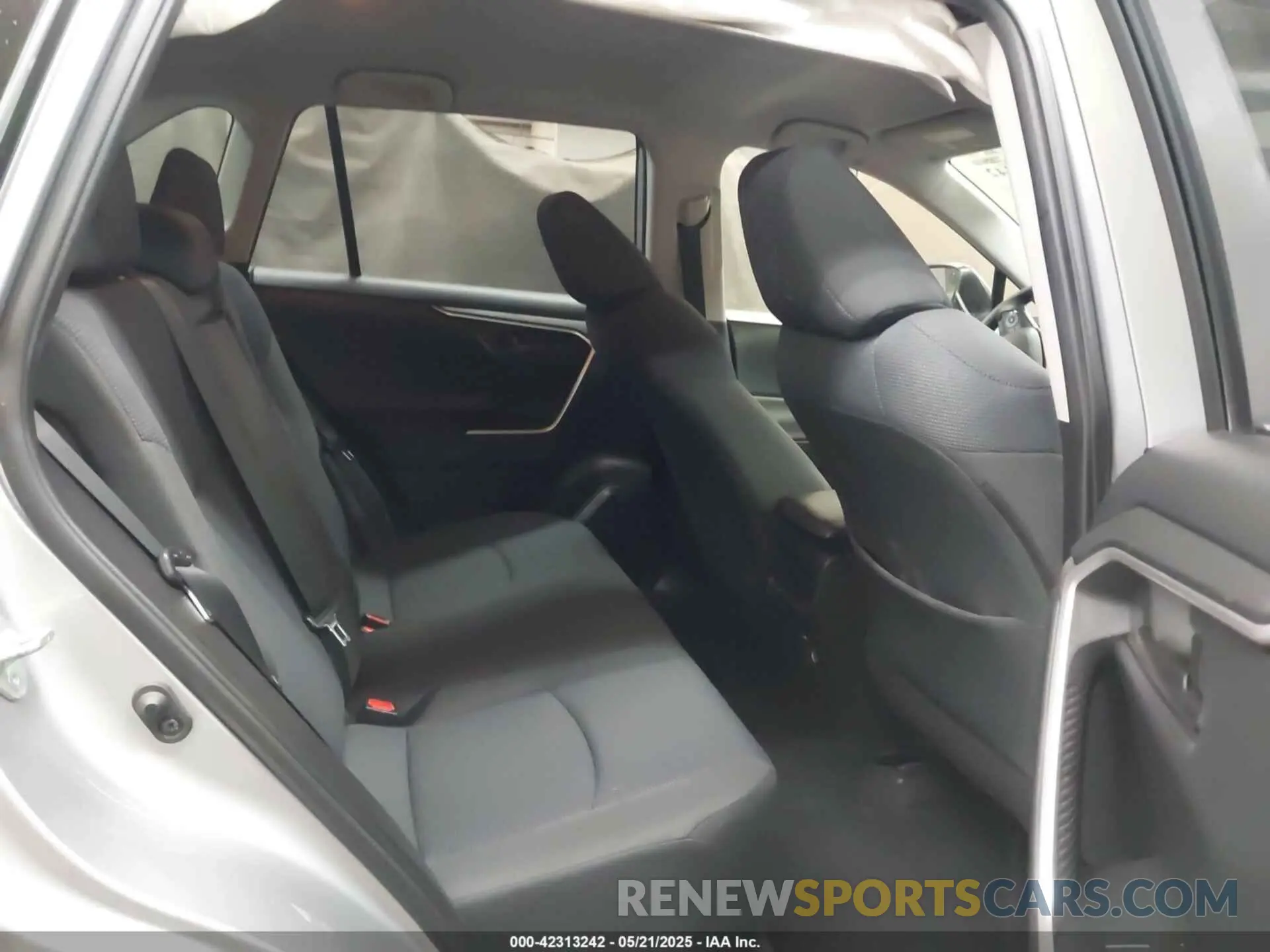 8 Photograph of a damaged car JTMF1RFV7KD043650 TOYOTA RAV4 2019
