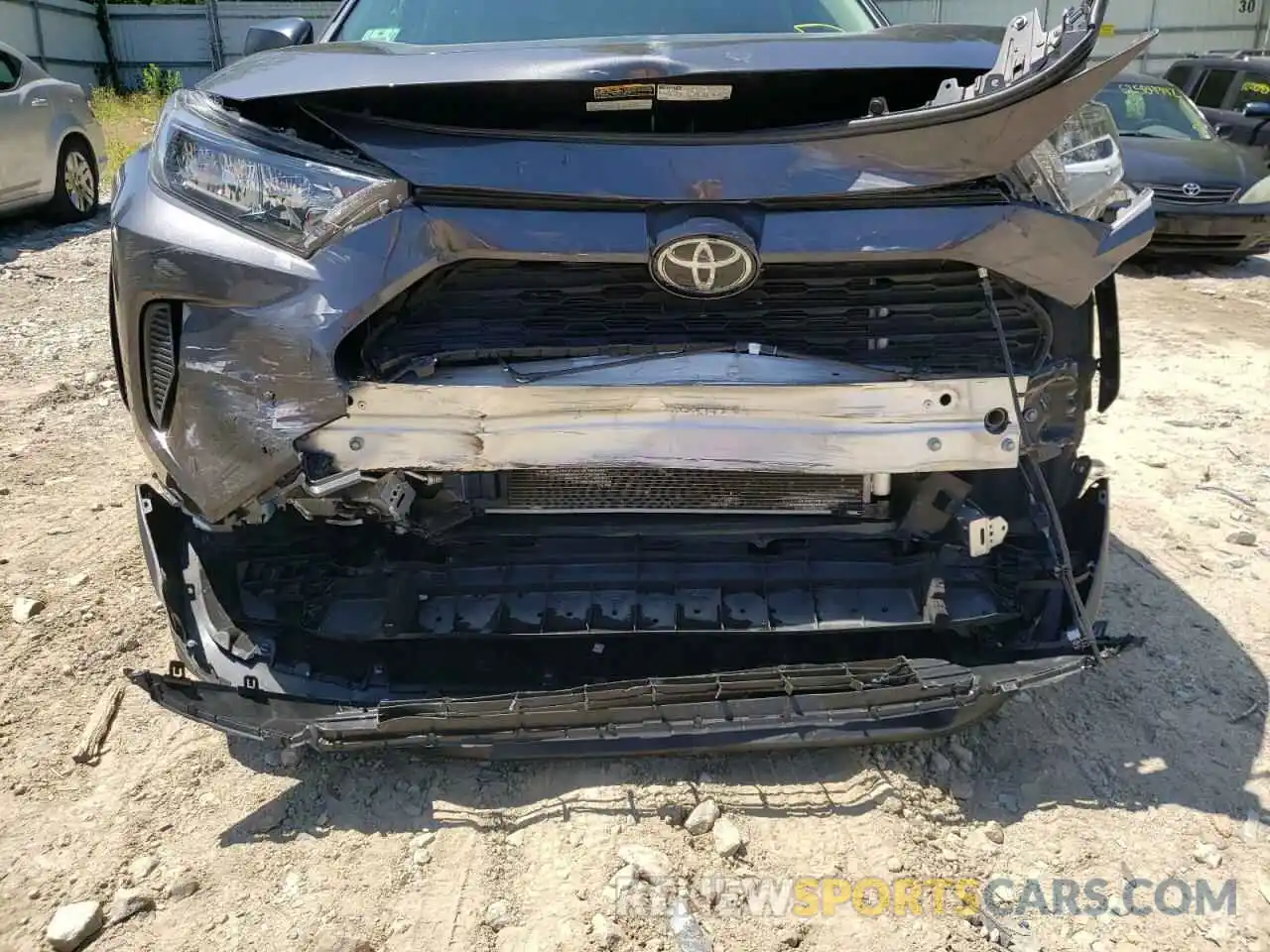 9 Photograph of a damaged car JTMF1RFV7KJ013632 TOYOTA RAV4 2019