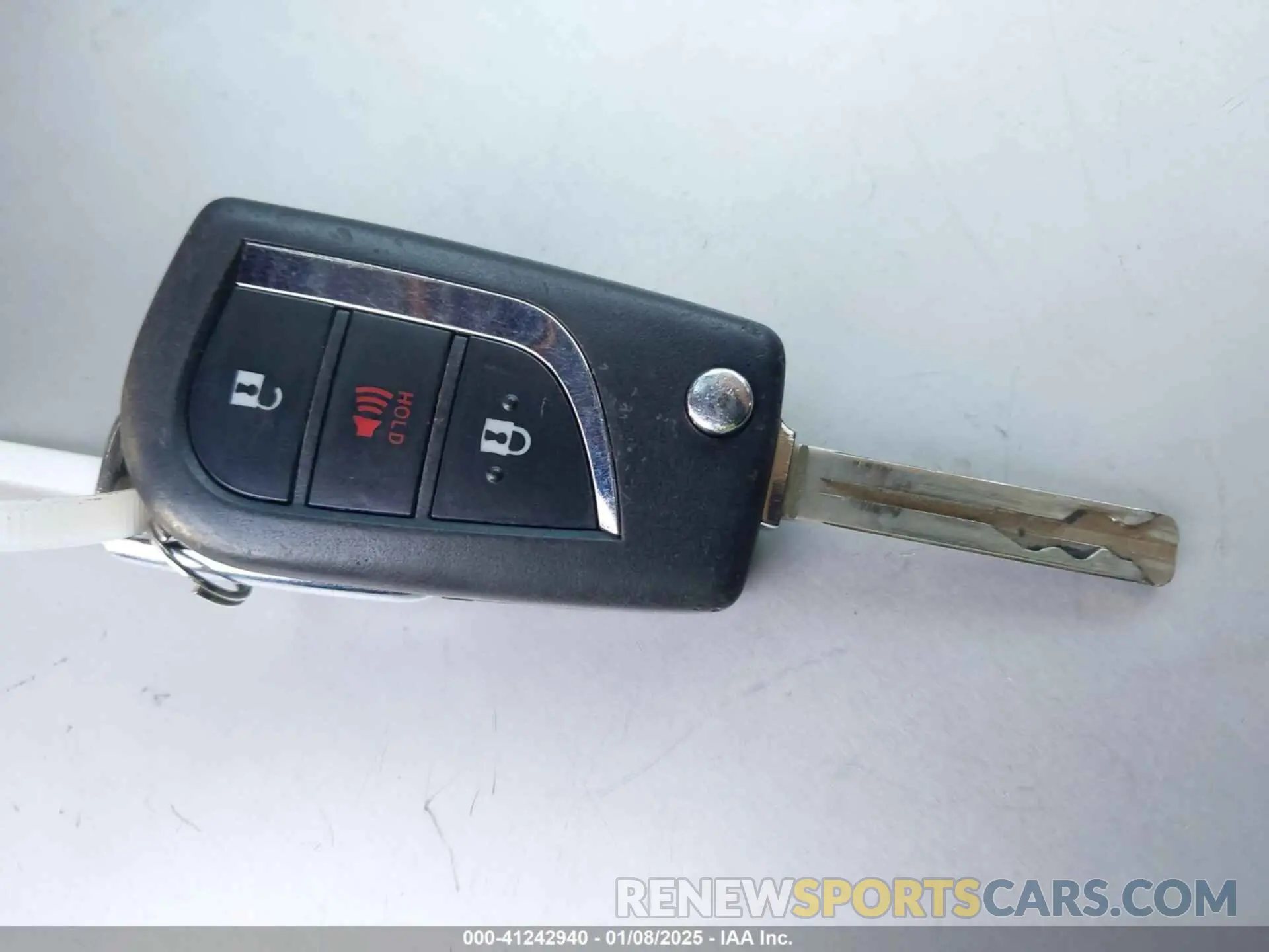 11 Photograph of a damaged car JTMF1RFV7KJ023657 TOYOTA RAV4 2019