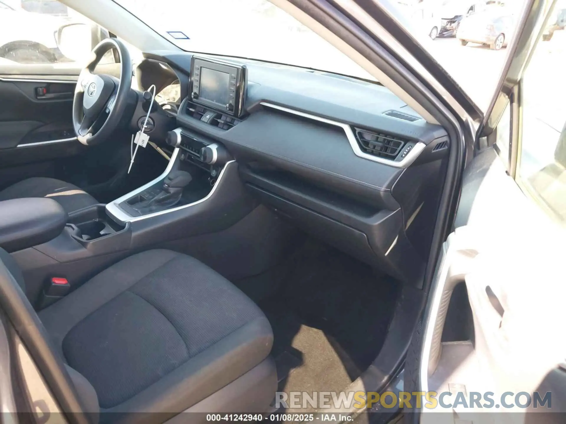 5 Photograph of a damaged car JTMF1RFV7KJ023657 TOYOTA RAV4 2019