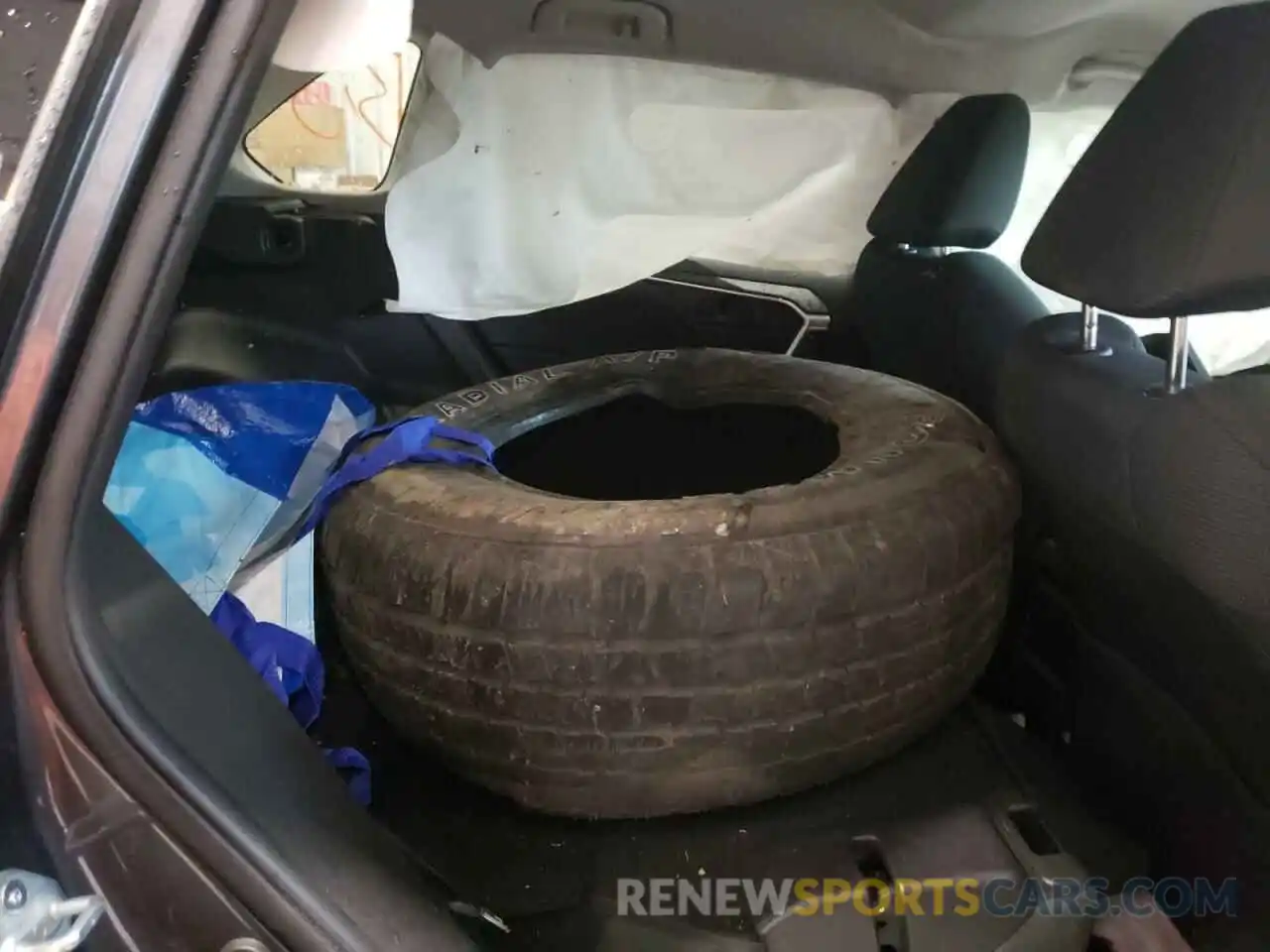 6 Photograph of a damaged car JTMF1RFV7KJ024565 TOYOTA RAV4 2019