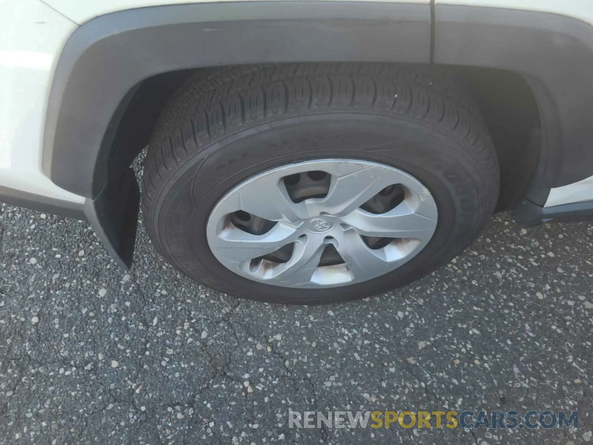 1 Photograph of a damaged car JTMF1RFV9KD032276 TOYOTA RAV4 2019
