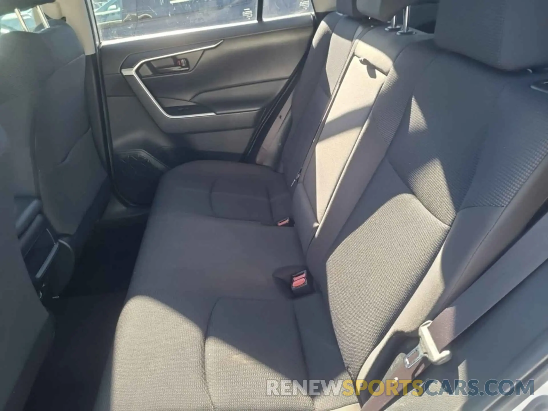 15 Photograph of a damaged car JTMF1RFV9KD032276 TOYOTA RAV4 2019