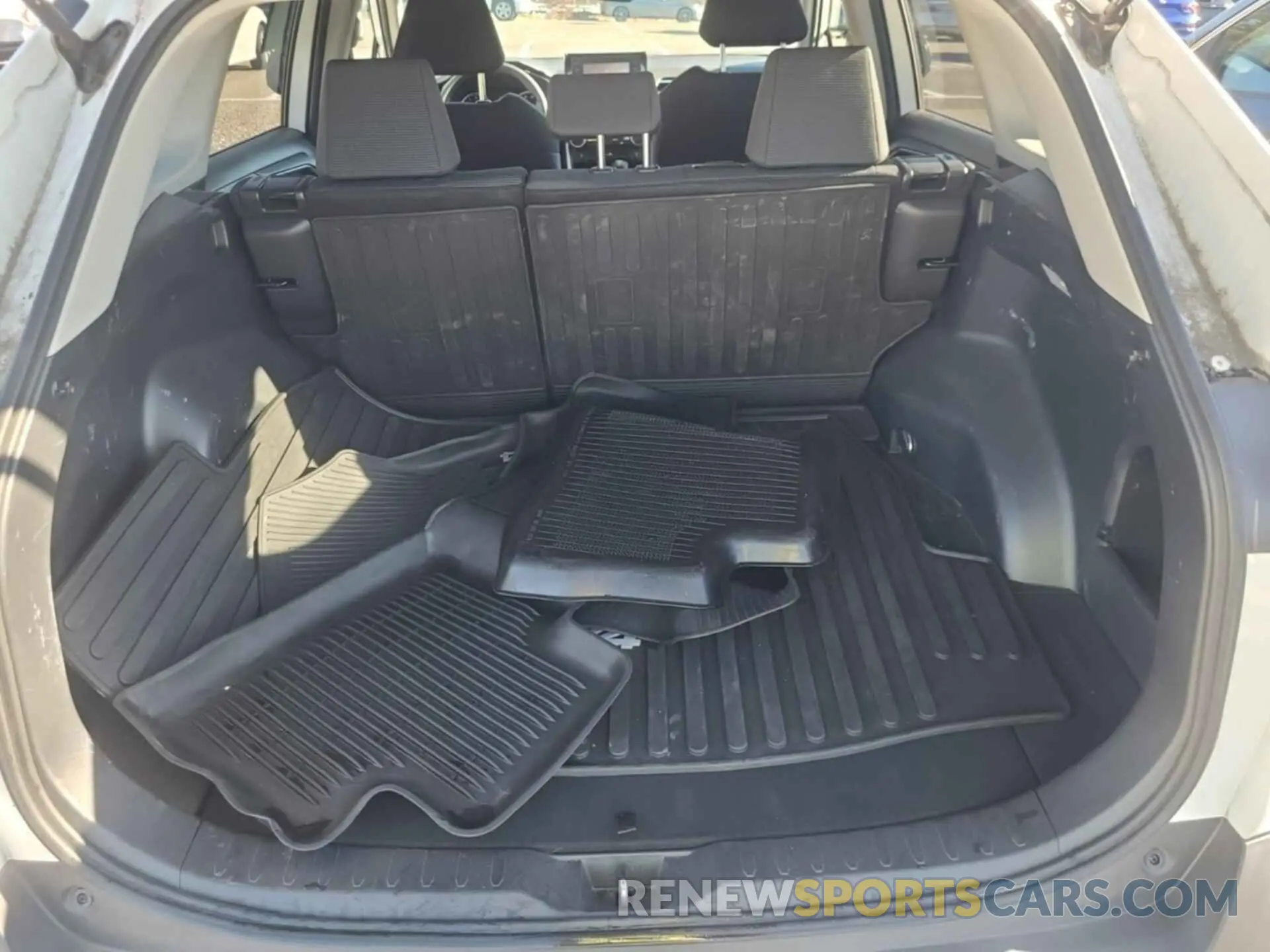 3 Photograph of a damaged car JTMF1RFV9KD032276 TOYOTA RAV4 2019