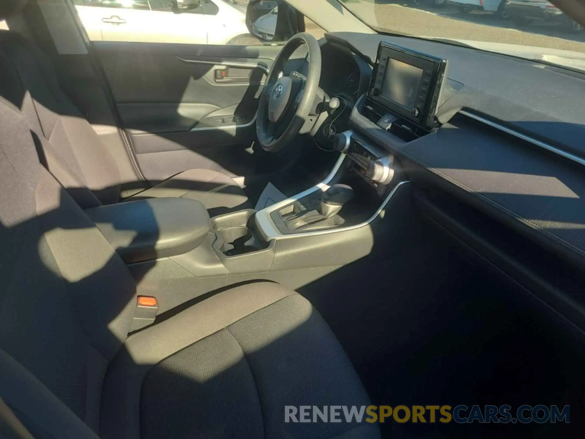 8 Photograph of a damaged car JTMF1RFV9KD032276 TOYOTA RAV4 2019