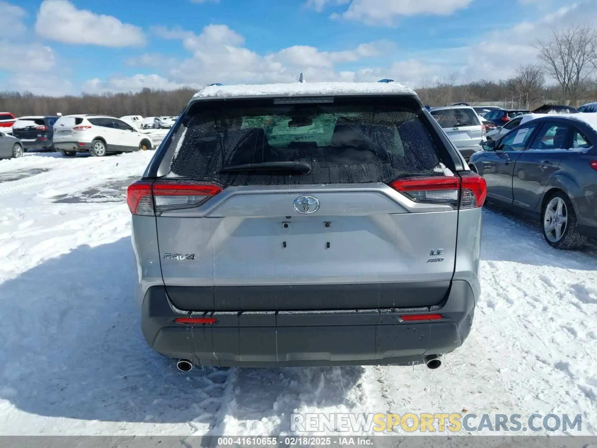 16 Photograph of a damaged car JTMF1RFVXKD044680 TOYOTA RAV4 2019
