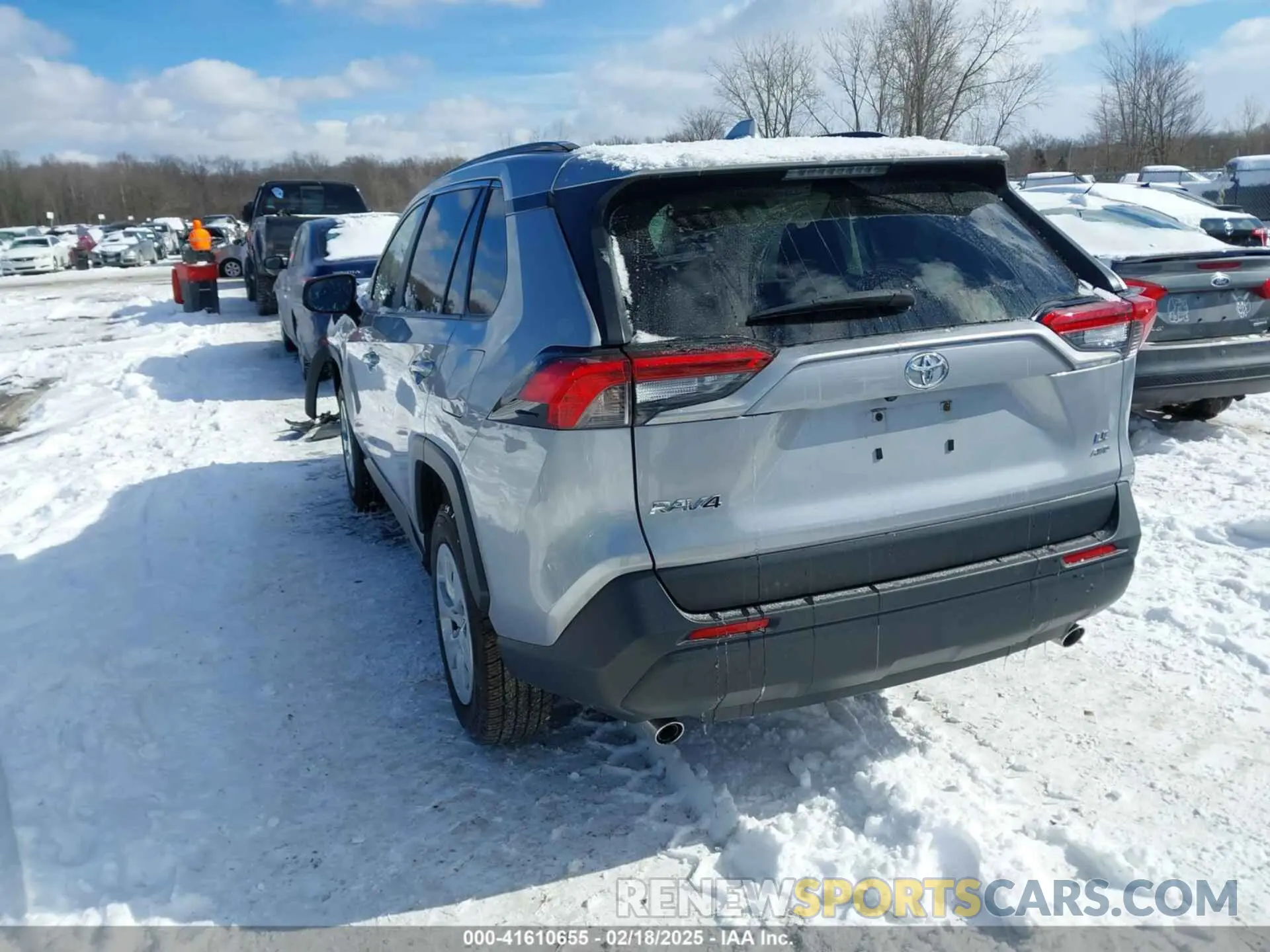 3 Photograph of a damaged car JTMF1RFVXKD044680 TOYOTA RAV4 2019