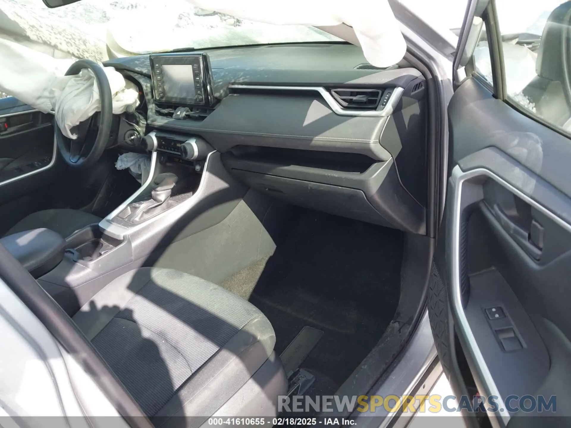 5 Photograph of a damaged car JTMF1RFVXKD044680 TOYOTA RAV4 2019