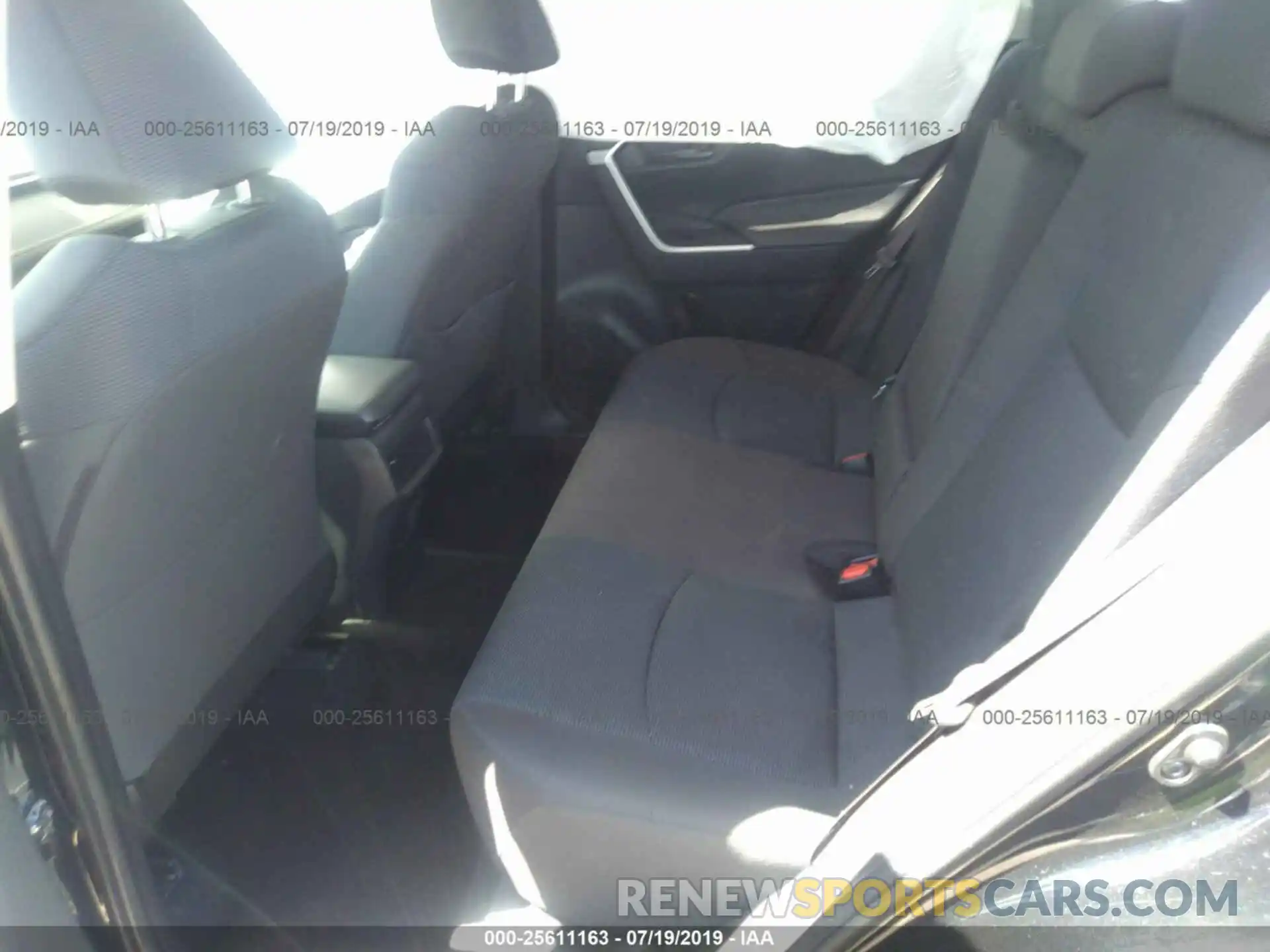 8 Photograph of a damaged car JTMF1RFVXKJ004701 TOYOTA RAV4 2019