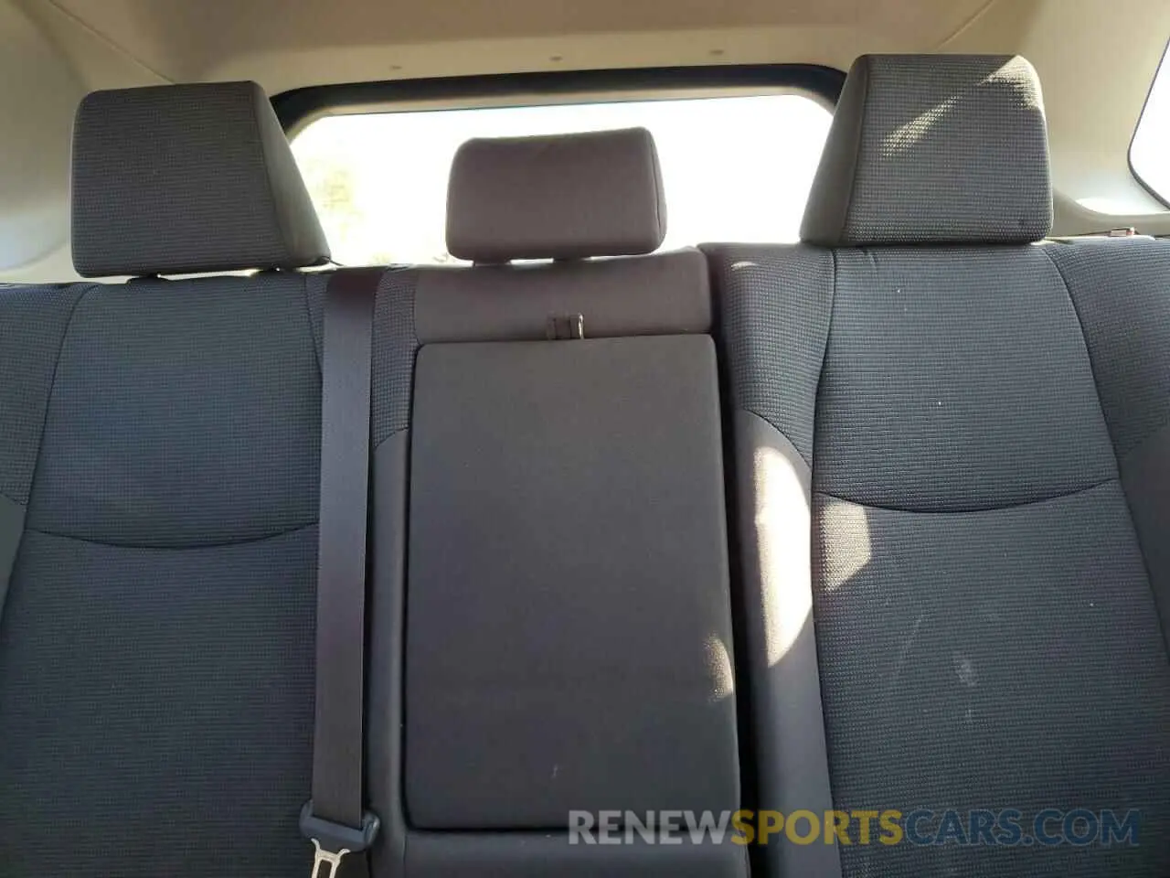 10 Photograph of a damaged car JTMG1RFV0KD021803 TOYOTA RAV4 2019