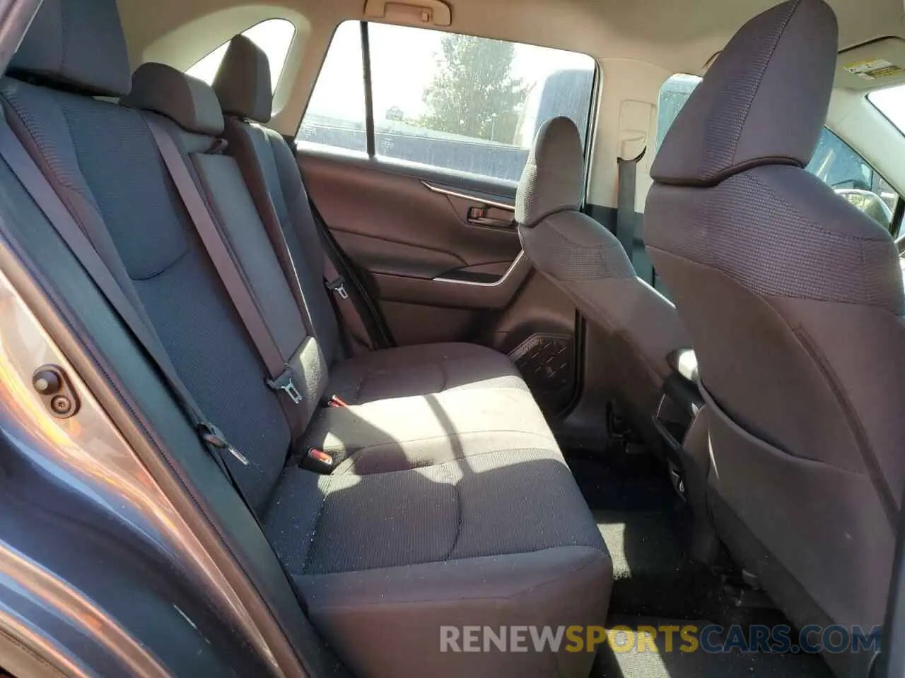 11 Photograph of a damaged car JTMG1RFV0KJ007840 TOYOTA RAV4 2019