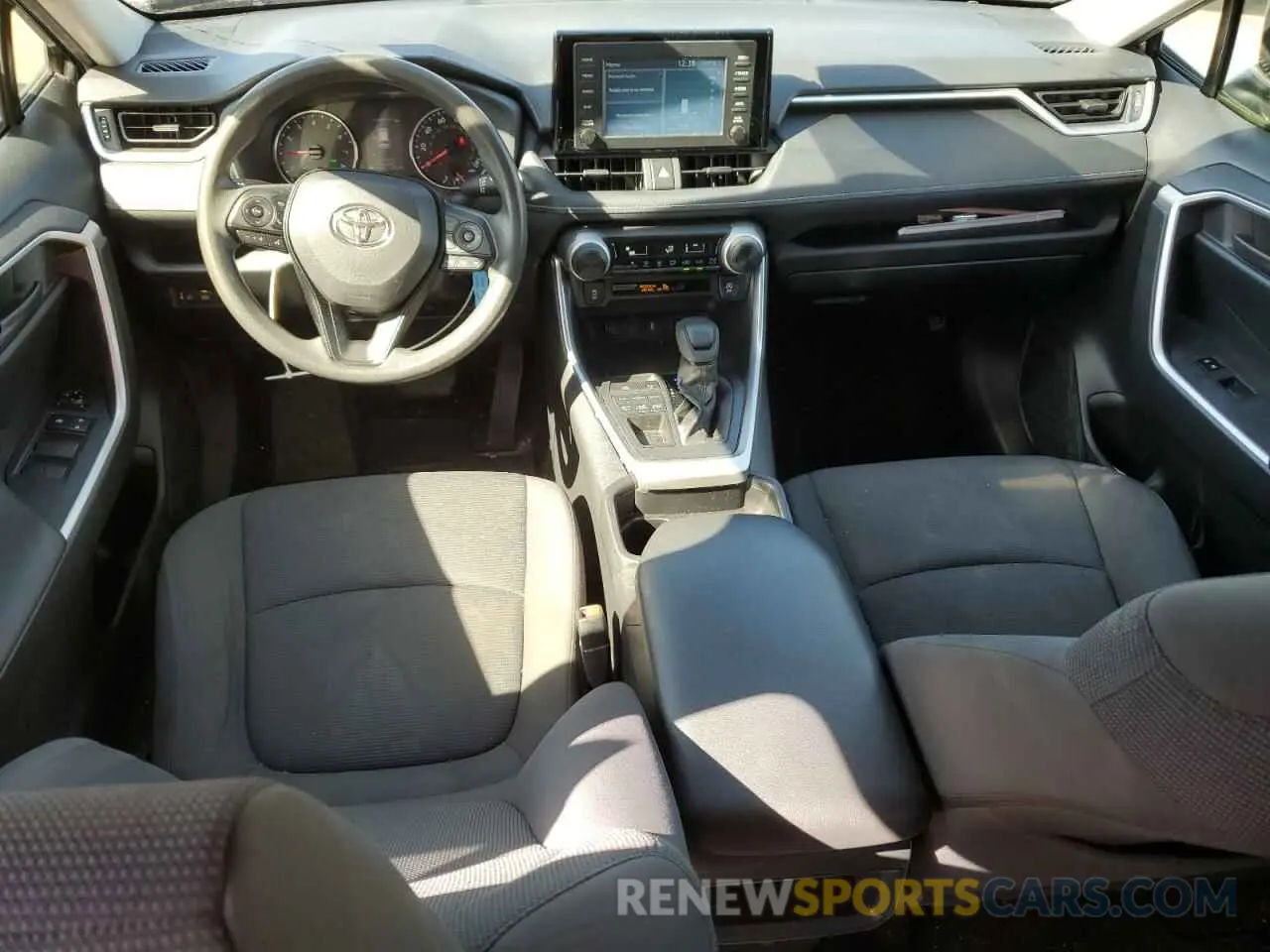8 Photograph of a damaged car JTMG1RFV0KJ007840 TOYOTA RAV4 2019