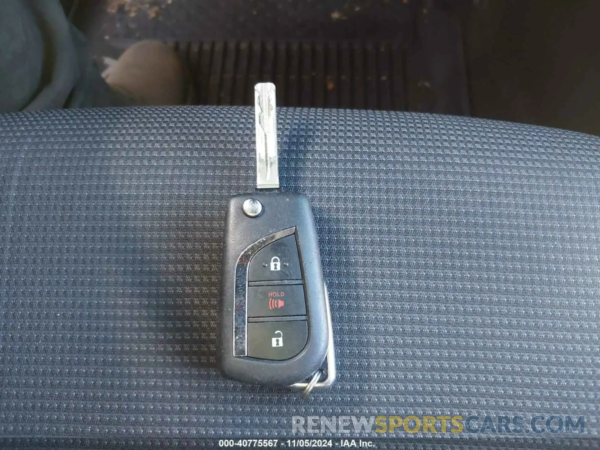11 Photograph of a damaged car JTMG1RFV1KD013502 TOYOTA RAV4 2019