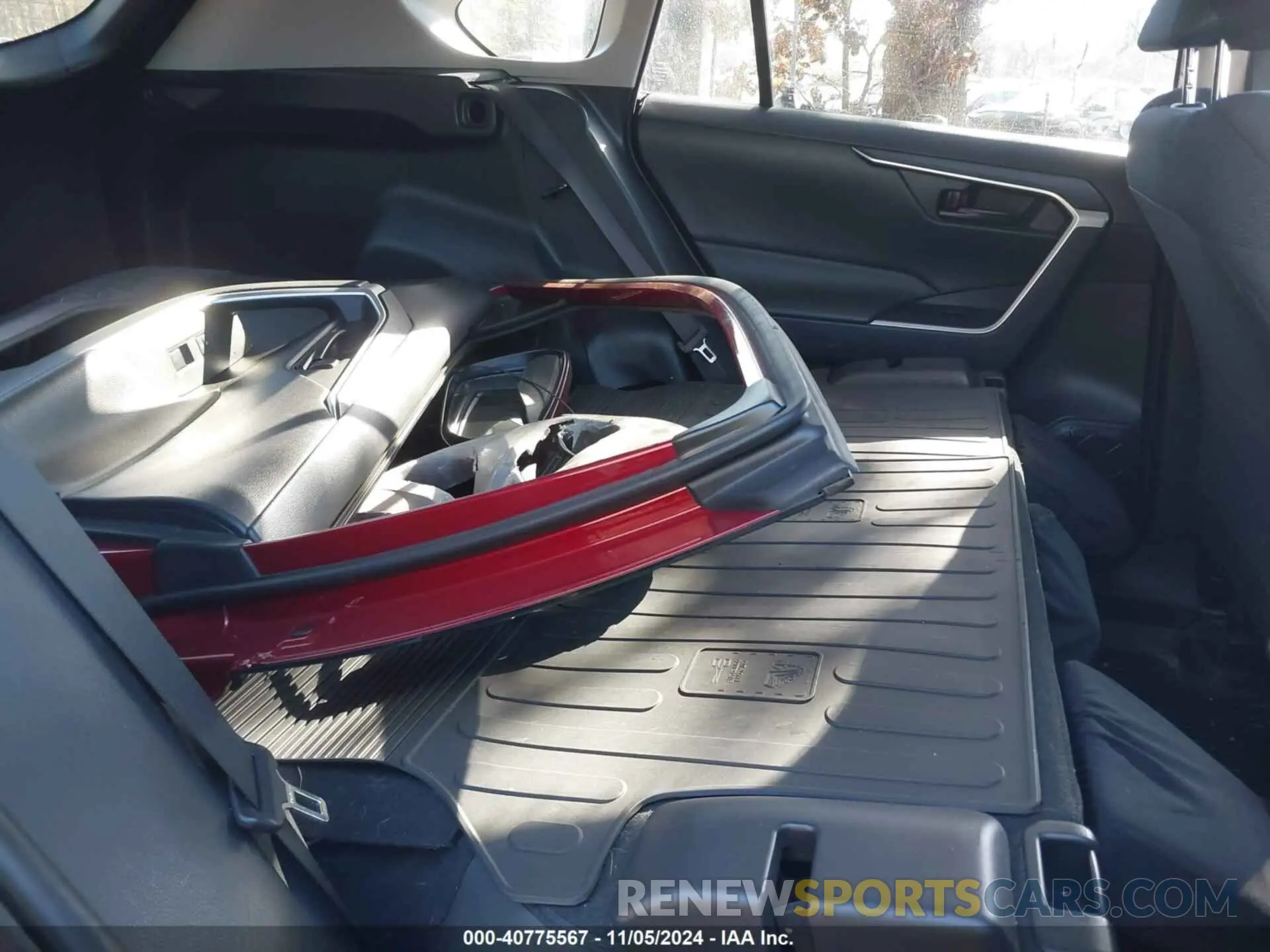 8 Photograph of a damaged car JTMG1RFV1KD013502 TOYOTA RAV4 2019