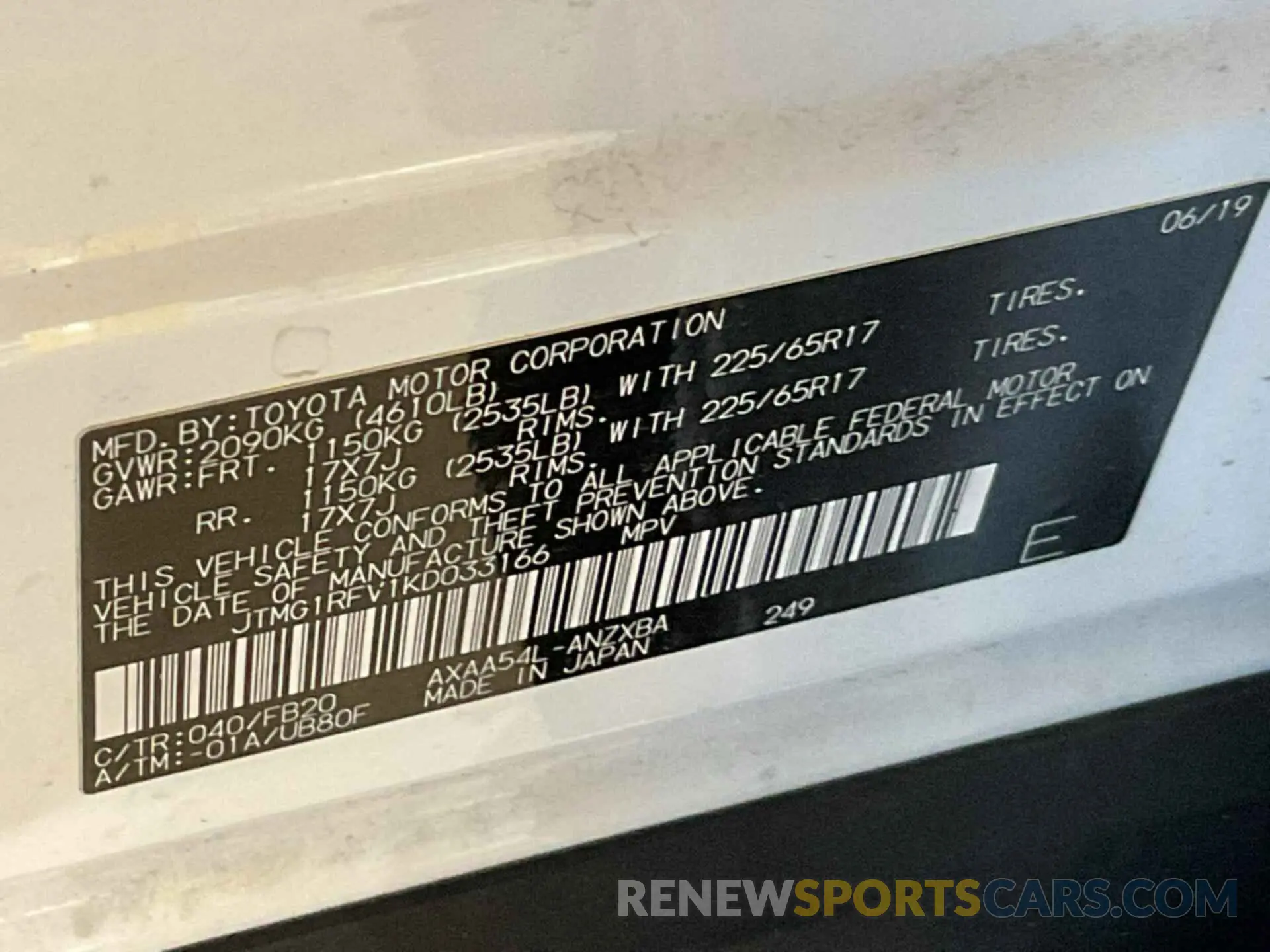 18 Photograph of a damaged car JTMG1RFV1KD033166 TOYOTA RAV4 2019