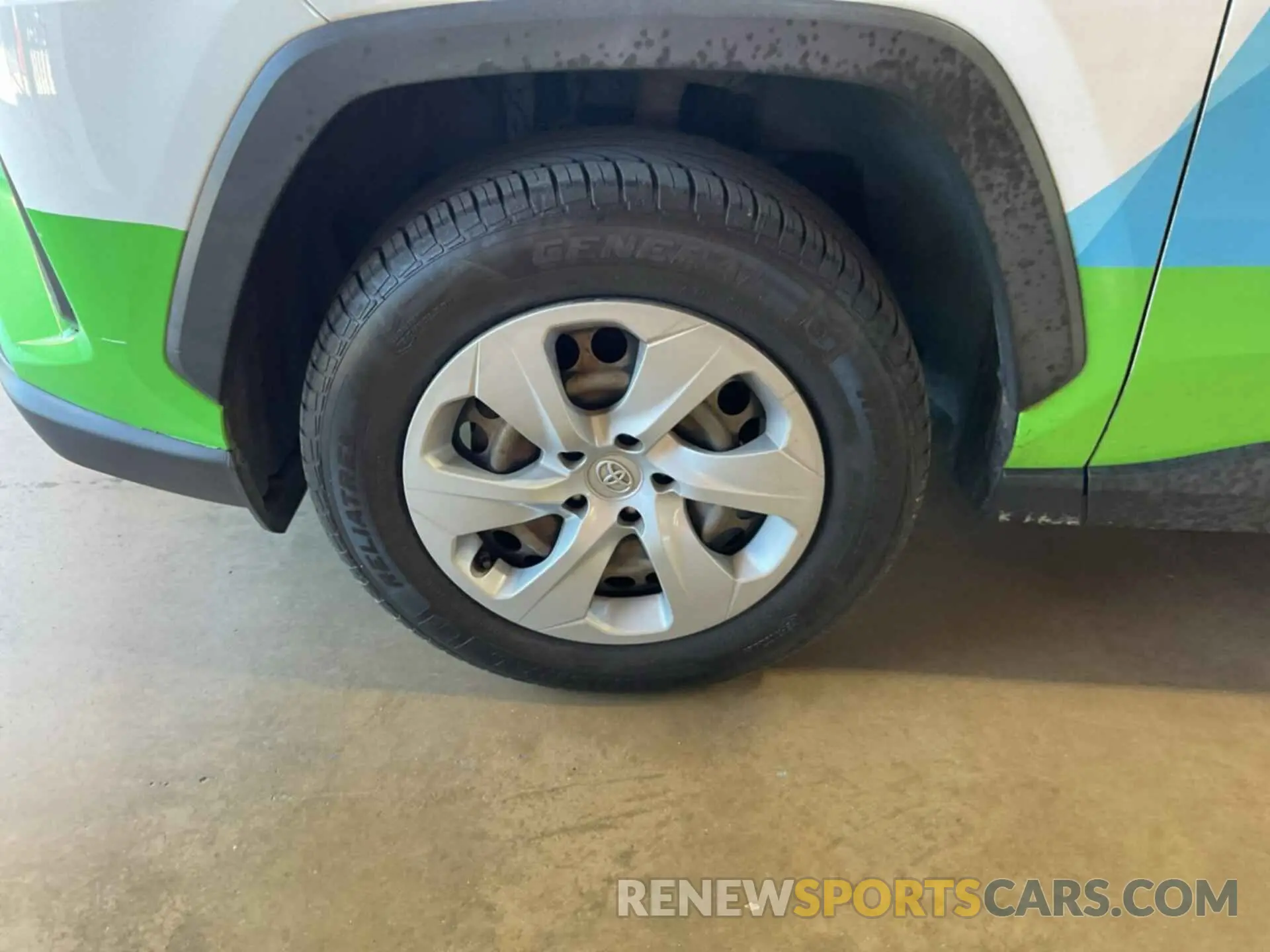 25 Photograph of a damaged car JTMG1RFV1KD033166 TOYOTA RAV4 2019