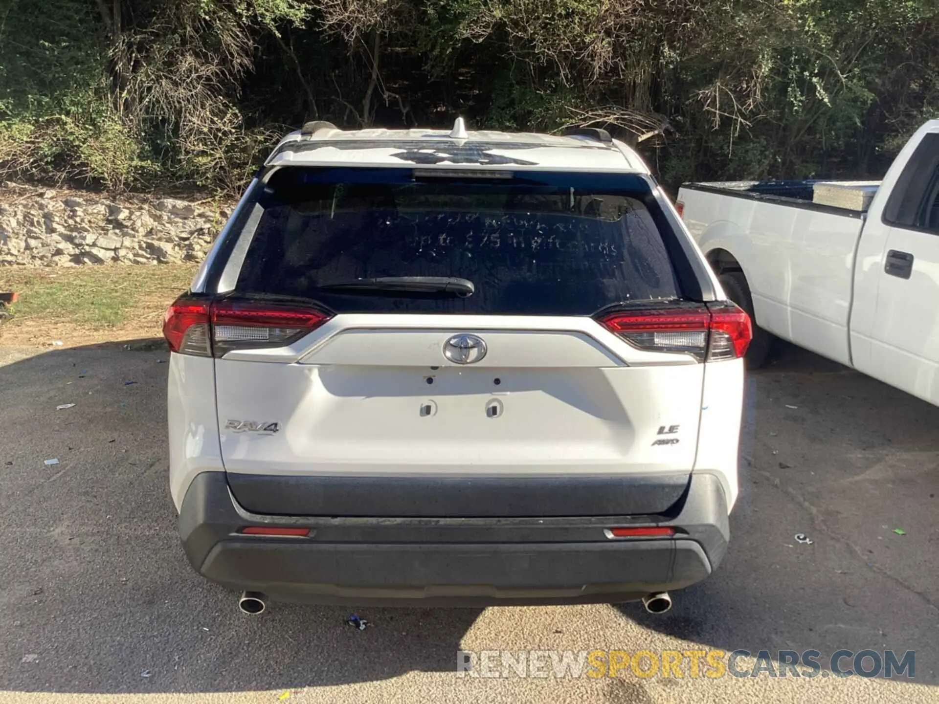 5 Photograph of a damaged car JTMG1RFV1KD033166 TOYOTA RAV4 2019