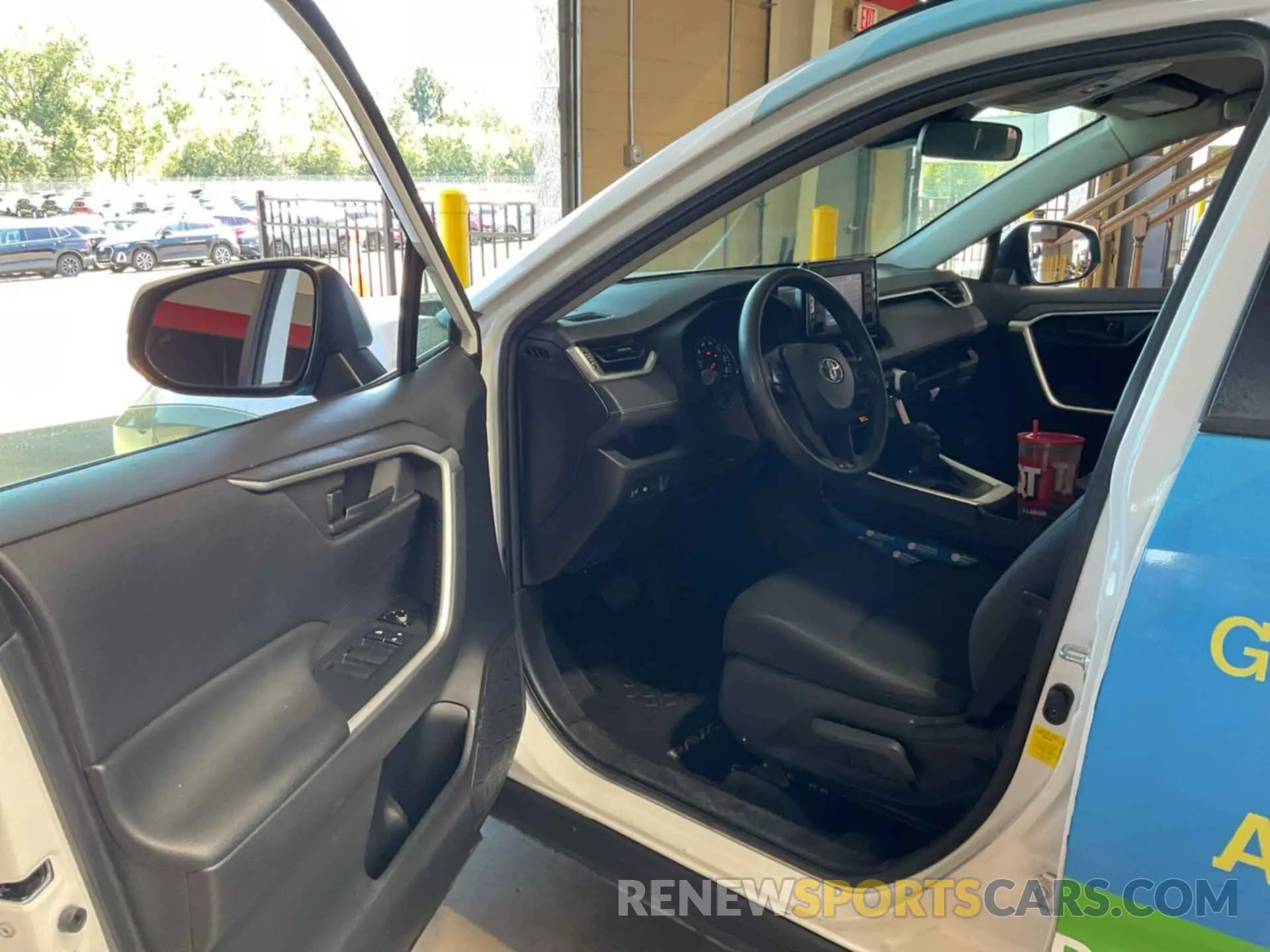 9 Photograph of a damaged car JTMG1RFV1KD033166 TOYOTA RAV4 2019