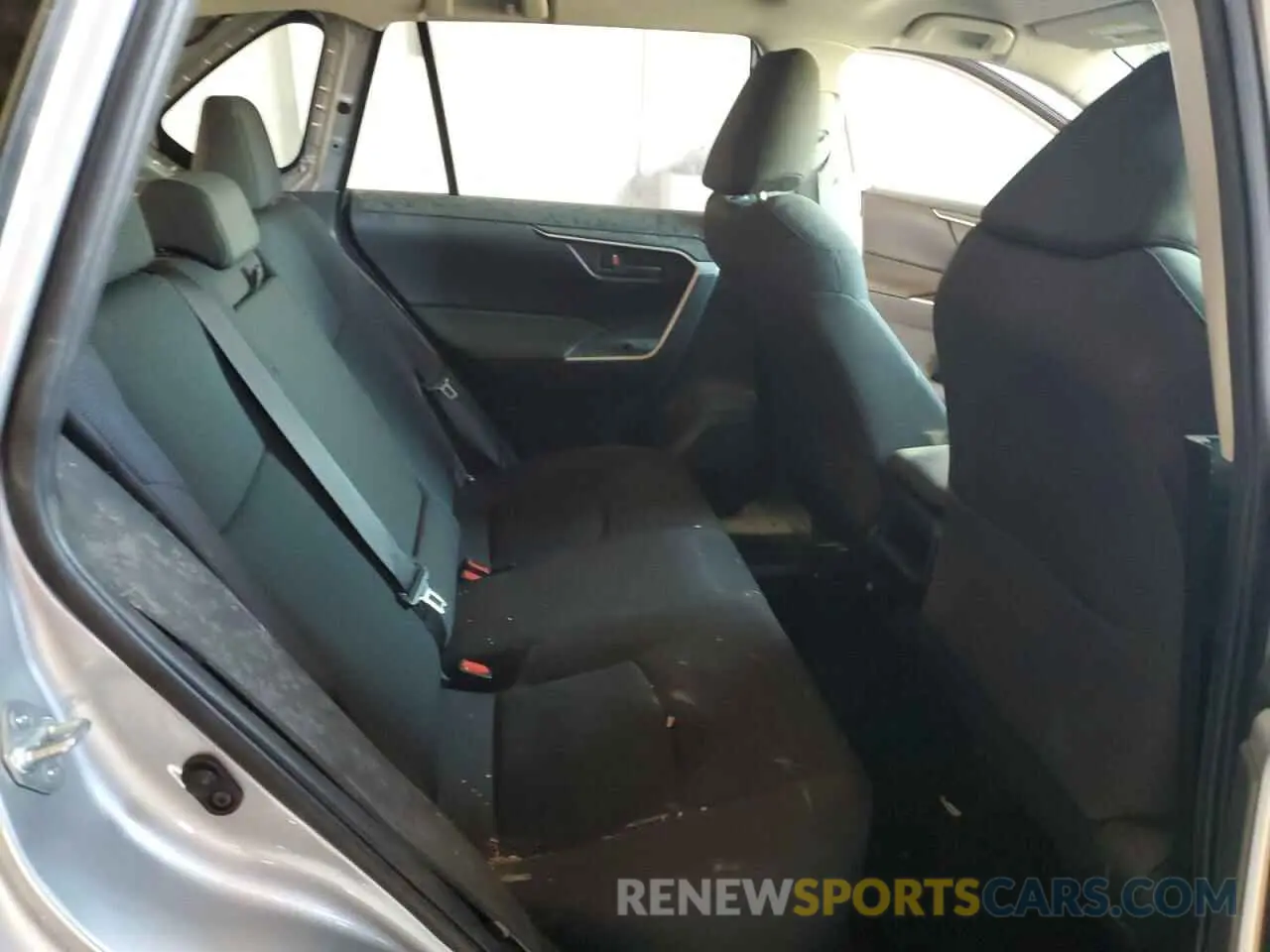 10 Photograph of a damaged car JTMG1RFV2KJ021318 TOYOTA RAV4 2019
