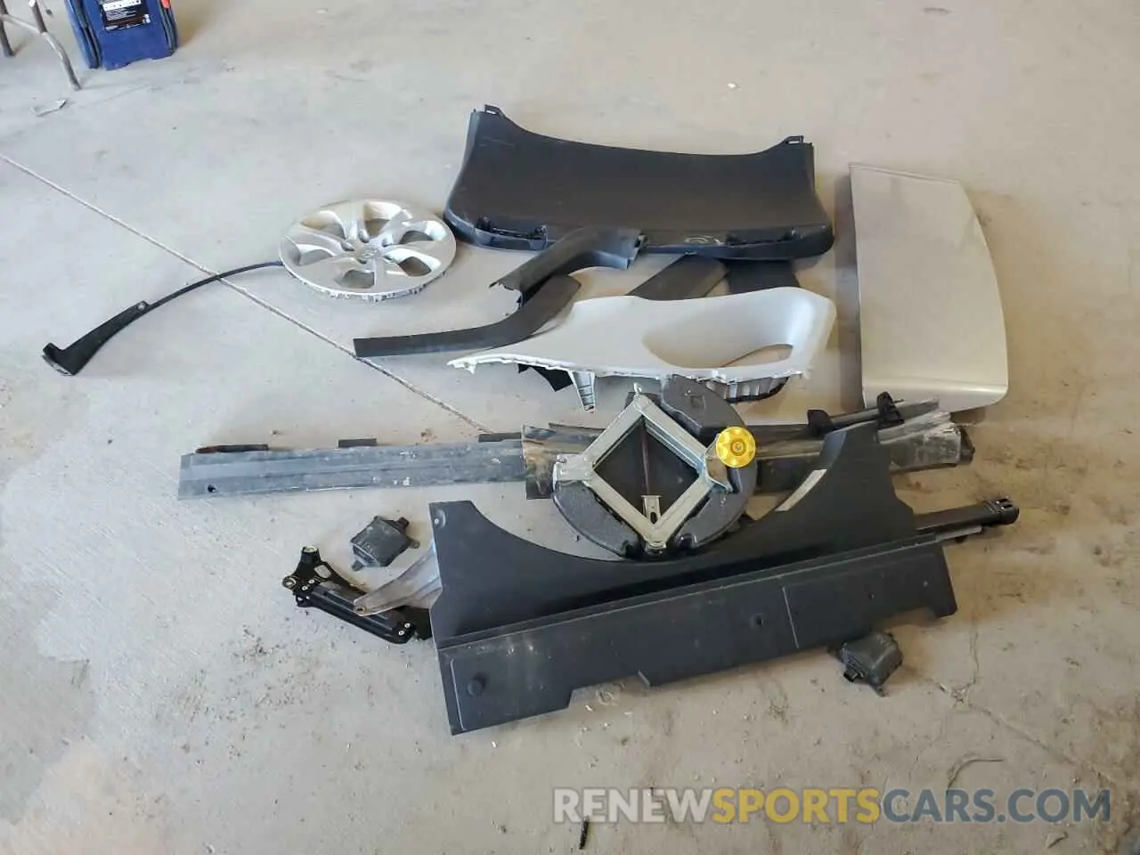 12 Photograph of a damaged car JTMG1RFV2KJ021318 TOYOTA RAV4 2019
