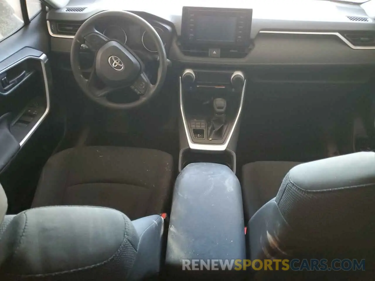 8 Photograph of a damaged car JTMG1RFV2KJ021318 TOYOTA RAV4 2019