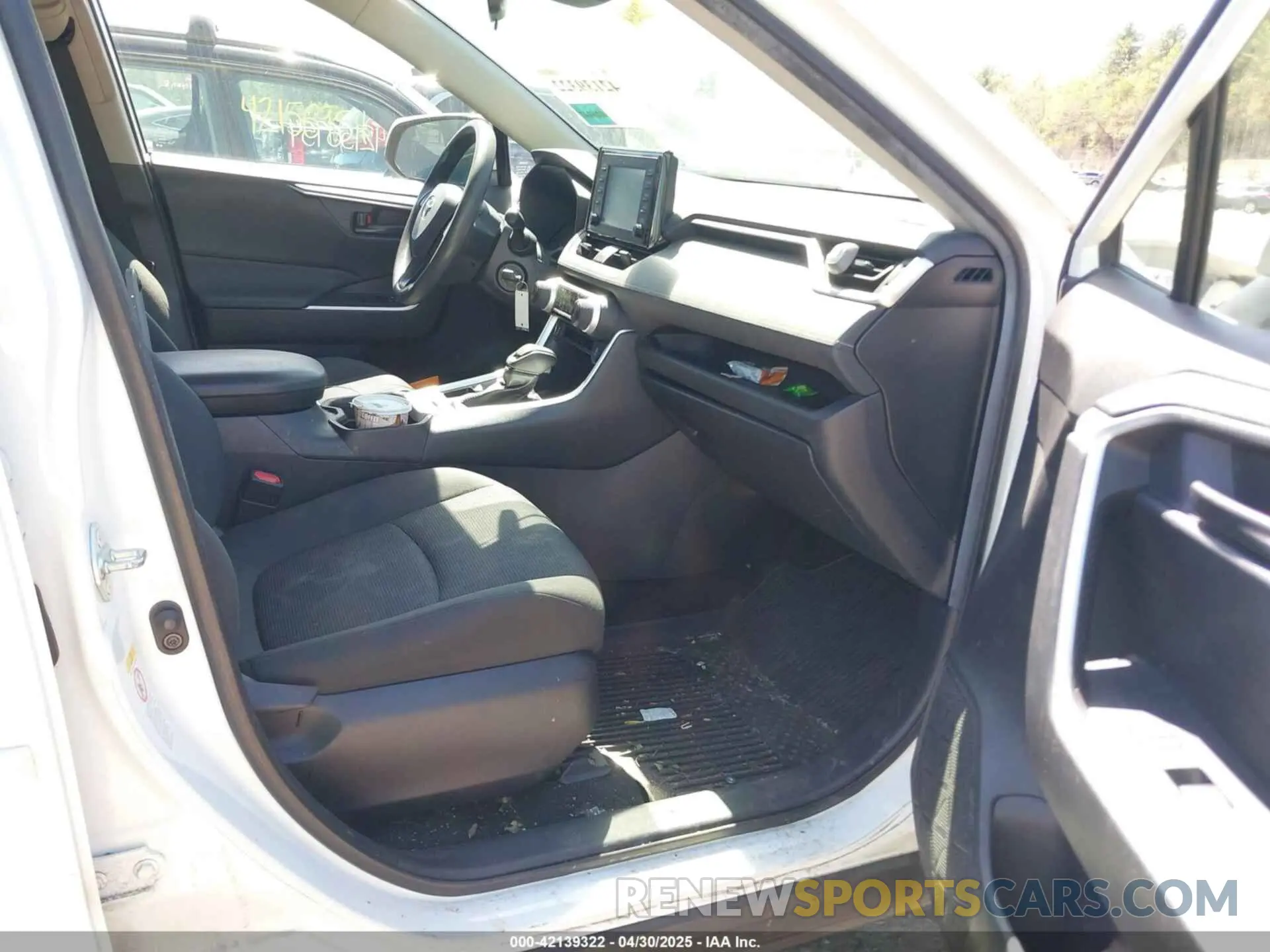 5 Photograph of a damaged car JTMG1RFV3KD007040 TOYOTA RAV4 2019