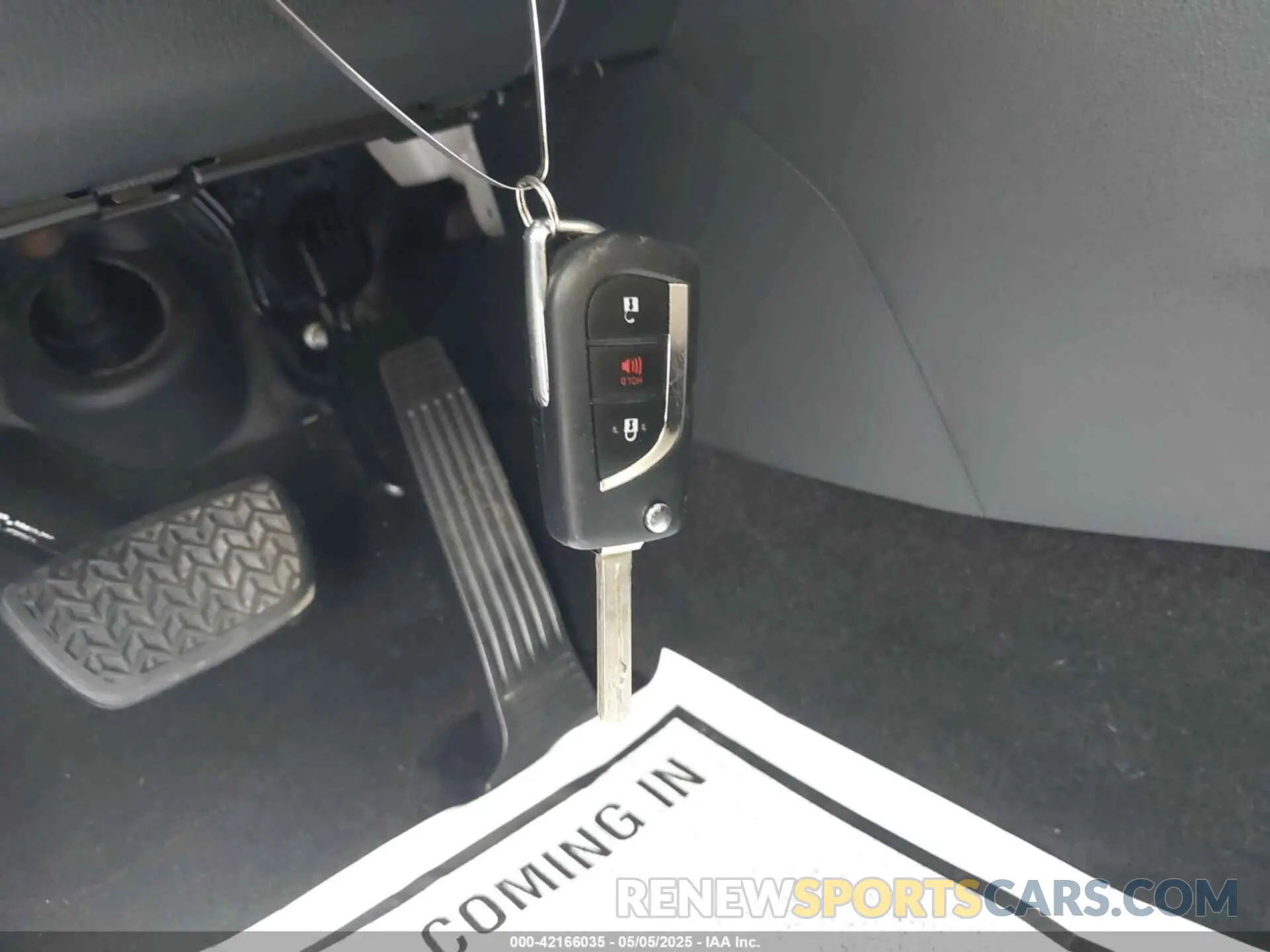 11 Photograph of a damaged car JTMG1RFV4KD022825 TOYOTA RAV4 2019