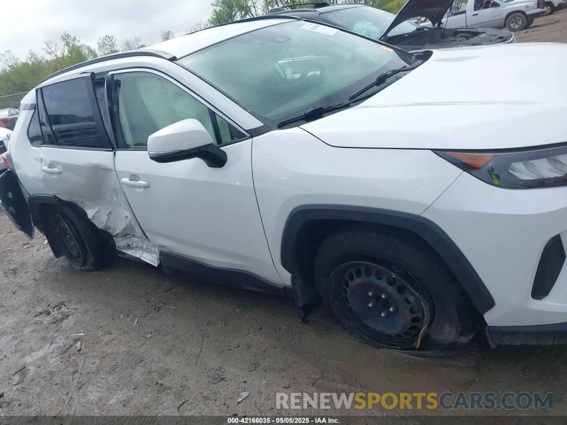 14 Photograph of a damaged car JTMG1RFV4KD022825 TOYOTA RAV4 2019