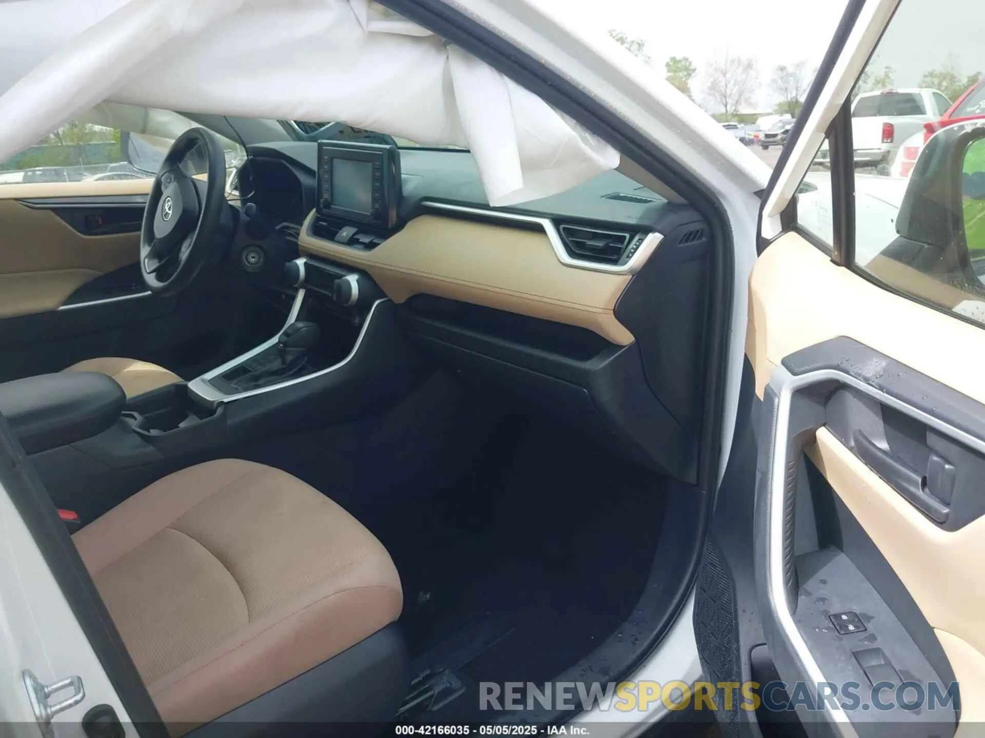 5 Photograph of a damaged car JTMG1RFV4KD022825 TOYOTA RAV4 2019